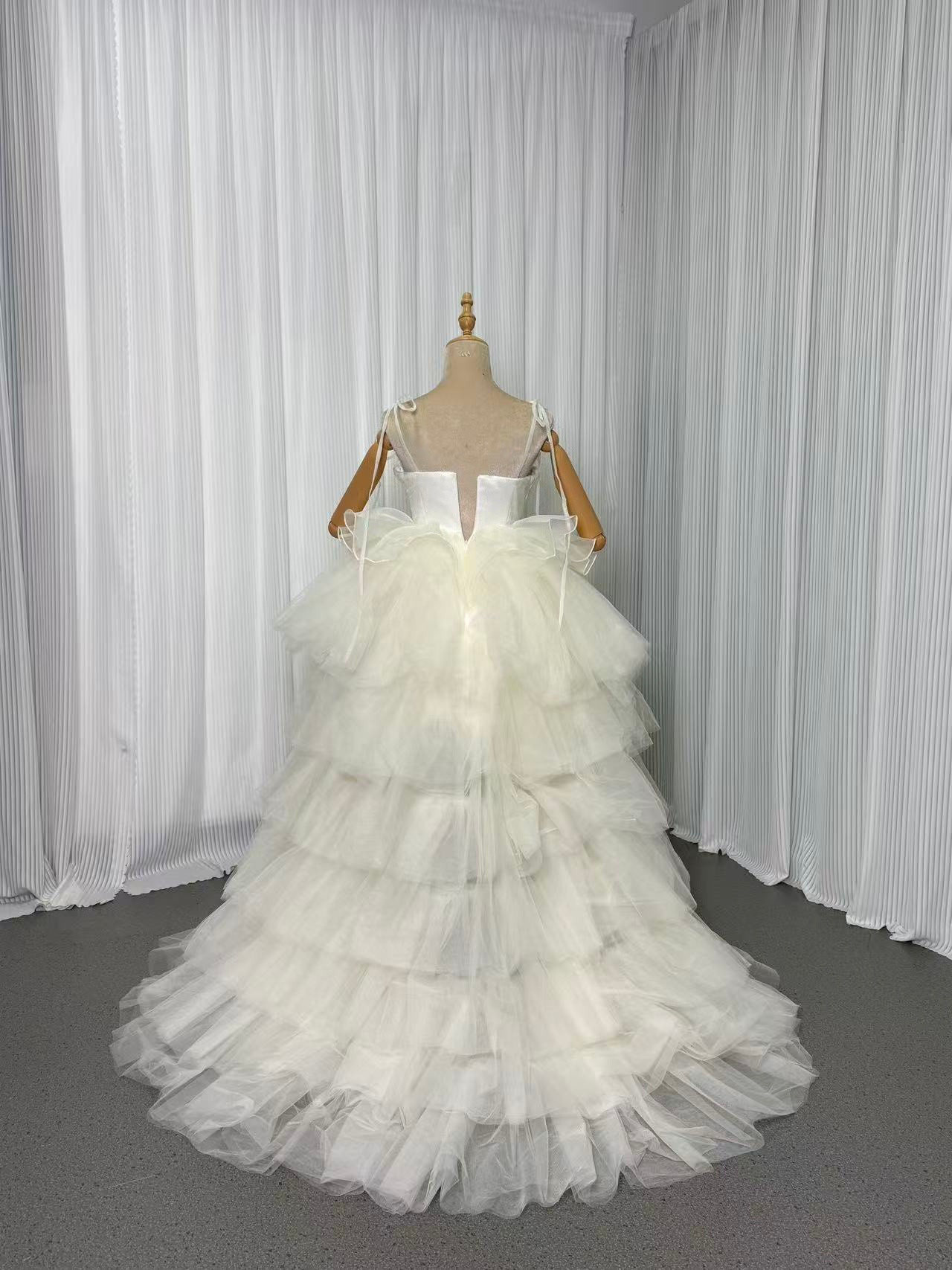 送料無料！ウェディングドレス 薄シャンパン色 キャミソール フィッシュテール 結婚式 前撮り 二次会 ミニワンピース