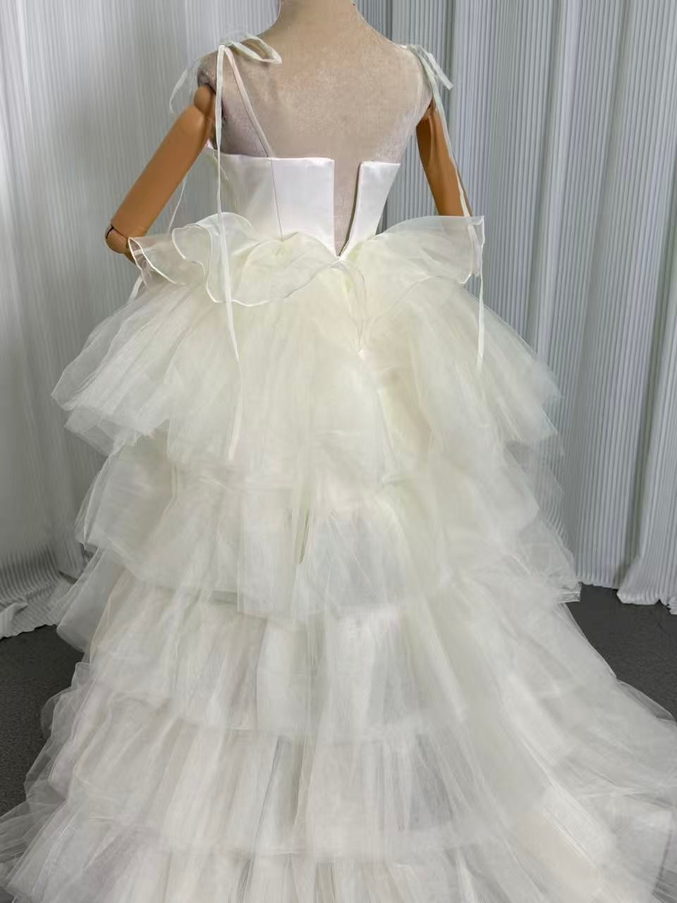 送料無料！ウェディングドレス 薄シャンパン色 キャミソール フィッシュテール 結婚式 前撮り 二次会 ミニワンピース