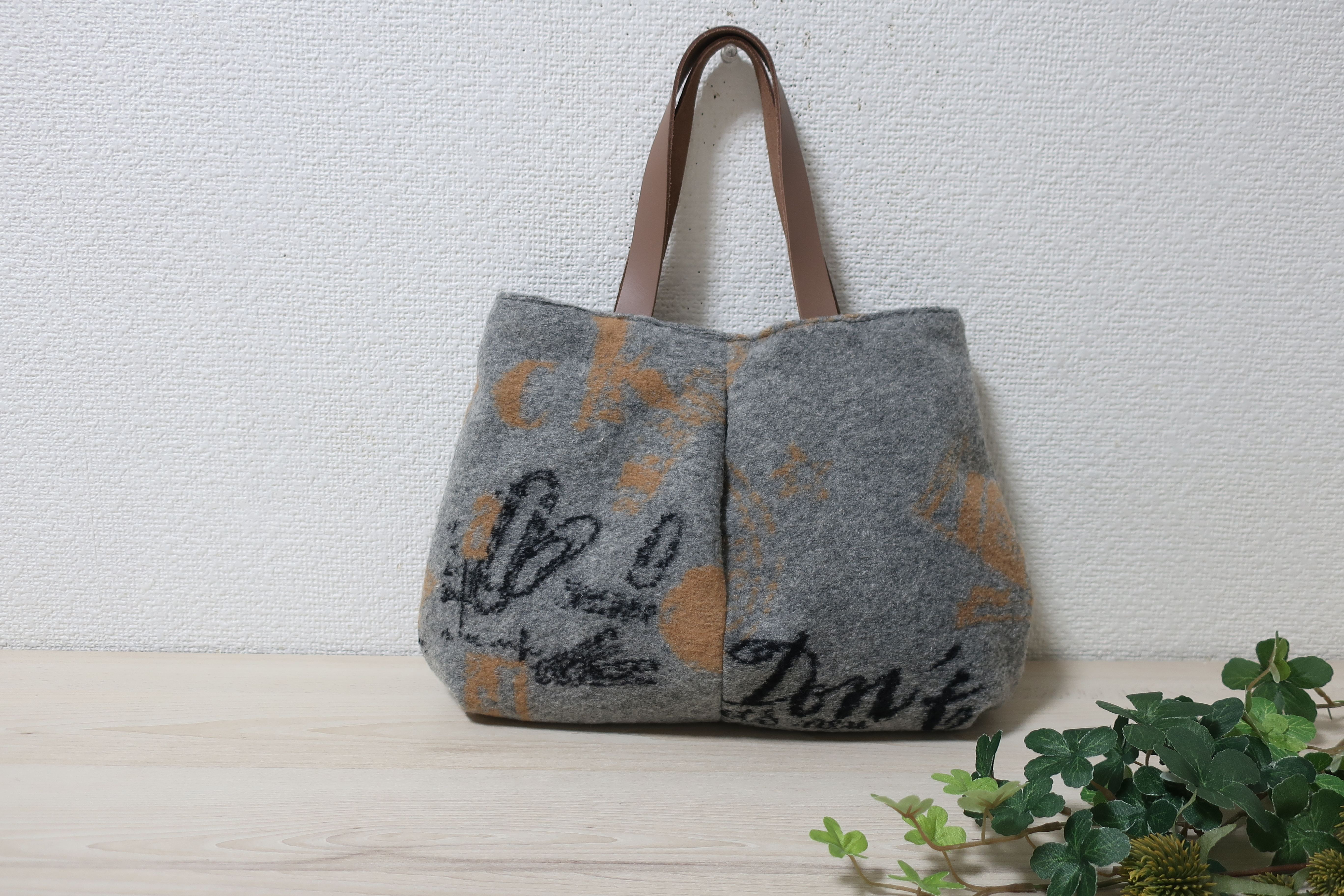 ふっくらイタリア製ウール混トートバッグ