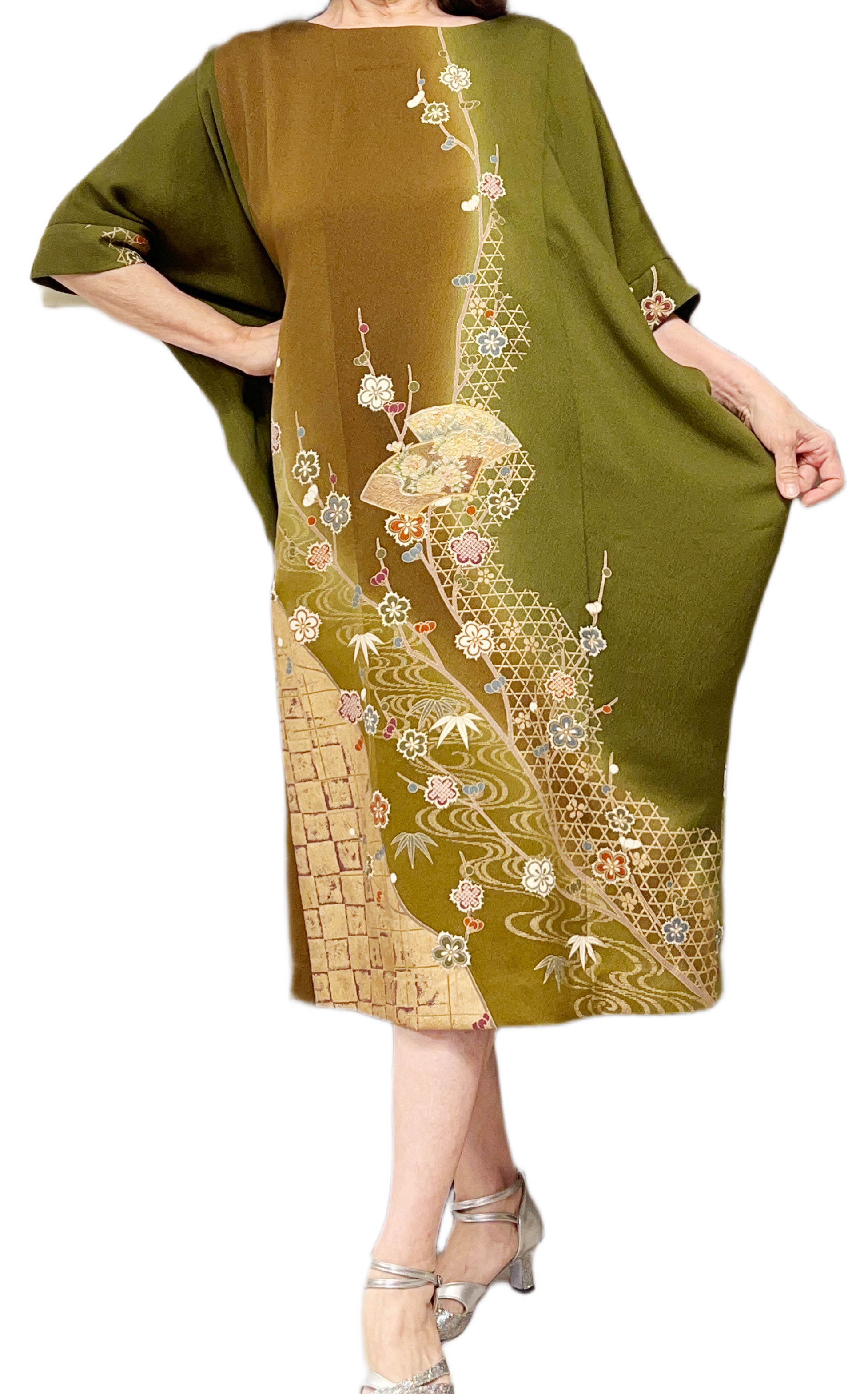 金茶色の訪問着から生まれた・至高のモモンガワンピース