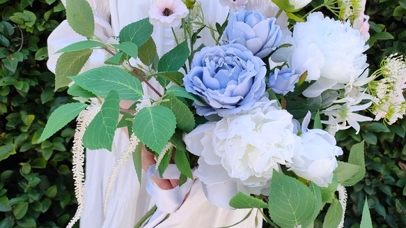 お値下げ【ガーデンスタイルナチュラルブーケ　サムシングブルーローズ入り】