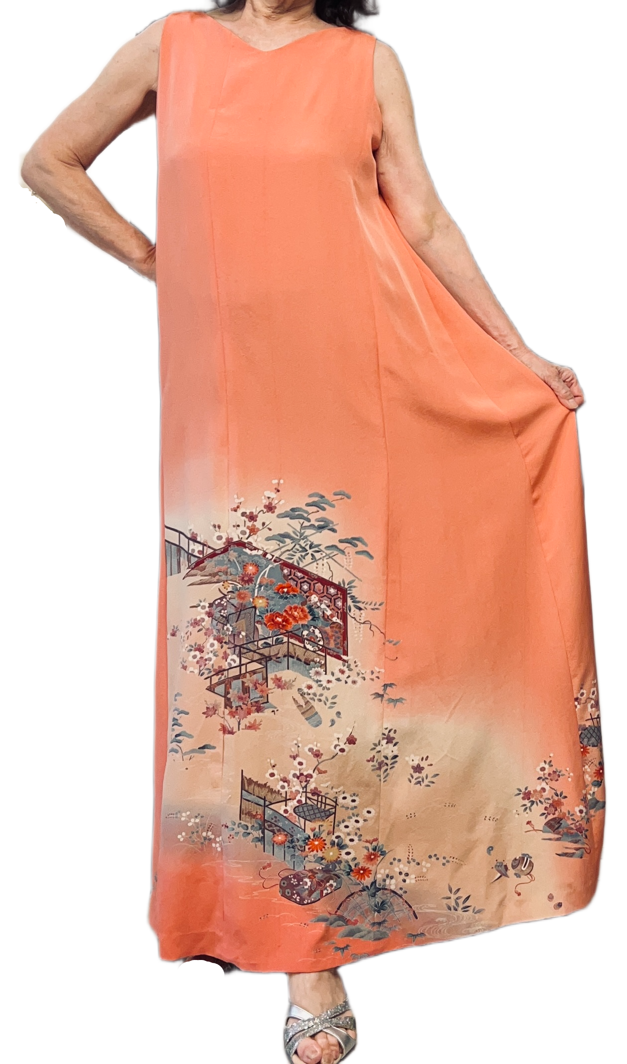【一点物】正絹訪問着リメイク｜御所車と庭園文様ロングワンピース｜珊瑚色グラデーション｜フリーサイズ