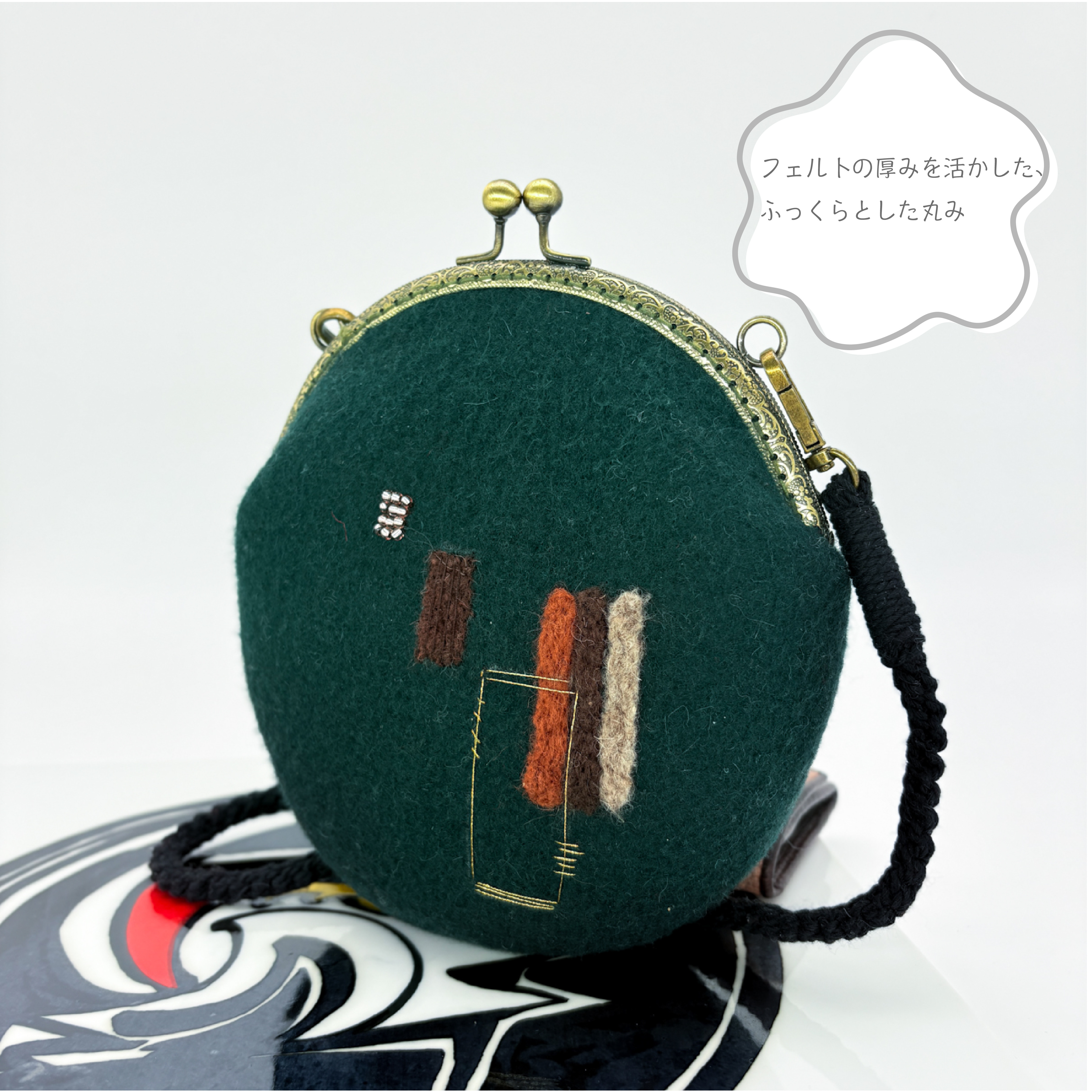 フェルトのがま口ミニバッグ｜ニードルフェルト×手刺繍デザイン