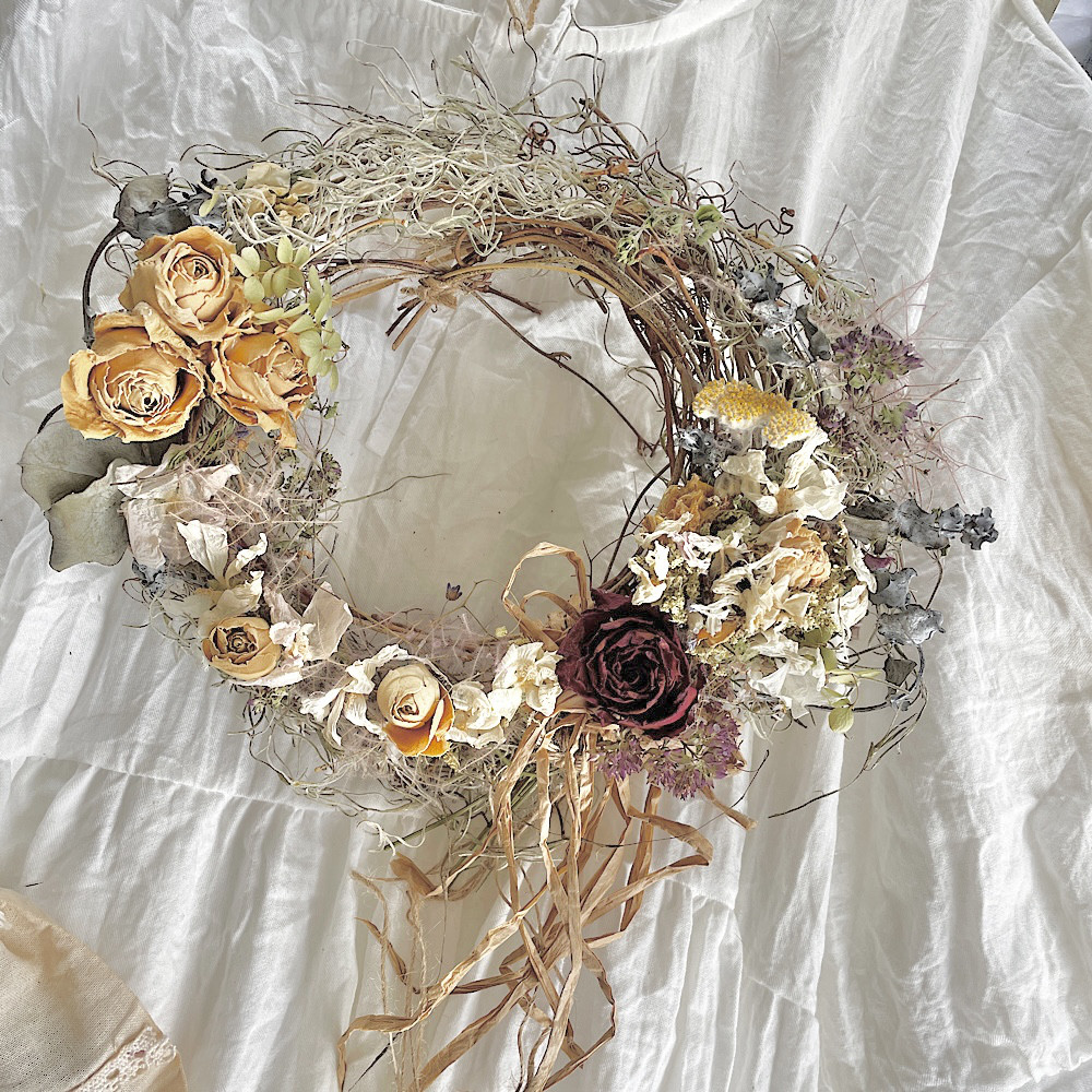 新作【現品・在庫あり】雑貨屋さんの香り漂う薔薇とハーブのドライフラワーリースとラベンダーユーカリのサシェセット