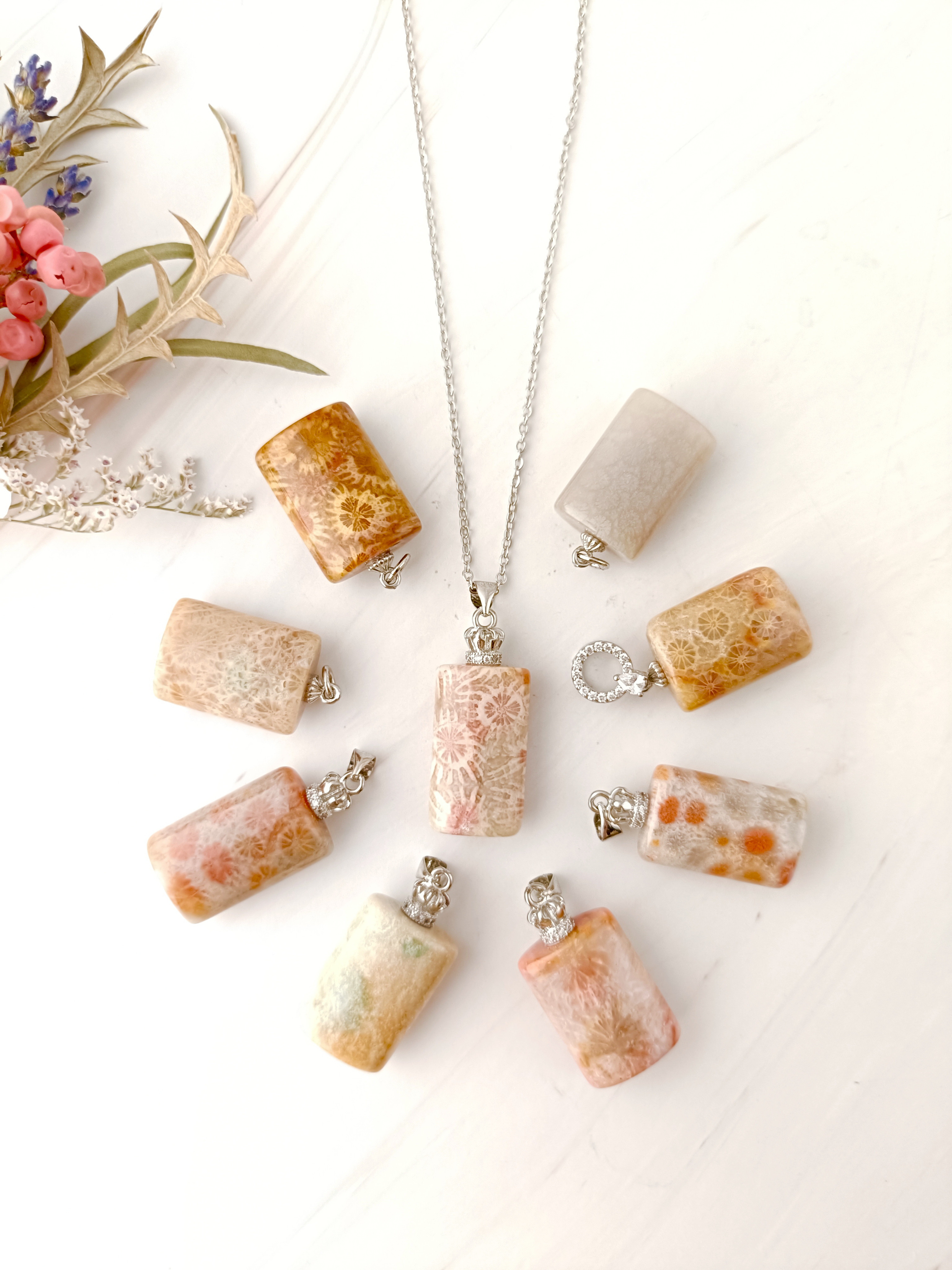 【周年記念特価】 香水瓶　フォッシルコーラル  ネックレスチャーム