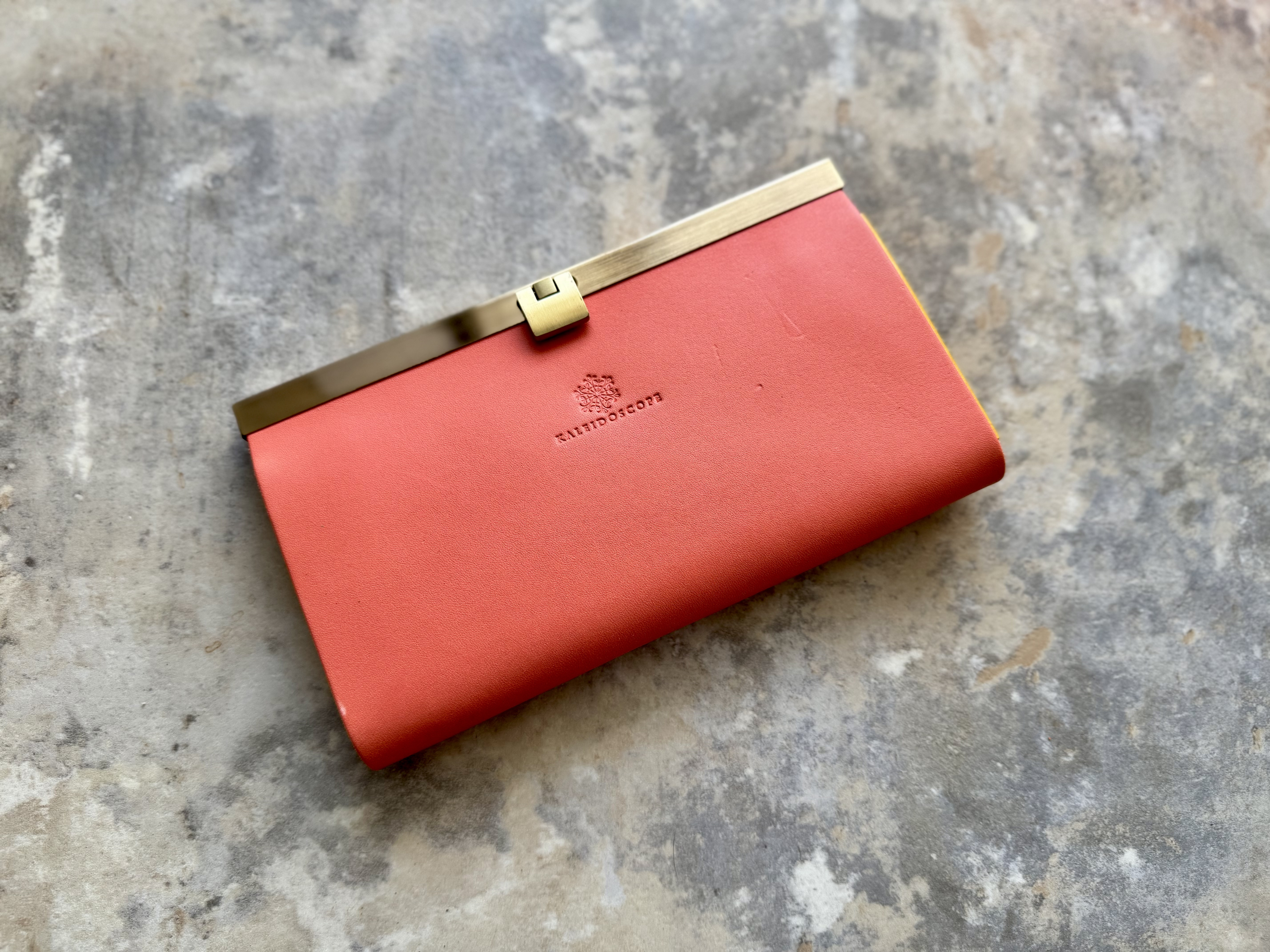 【数日内に発送可能】国産ヌメ革長財布＊カード16枚収納「avanico」コーラルピンク×イエロー