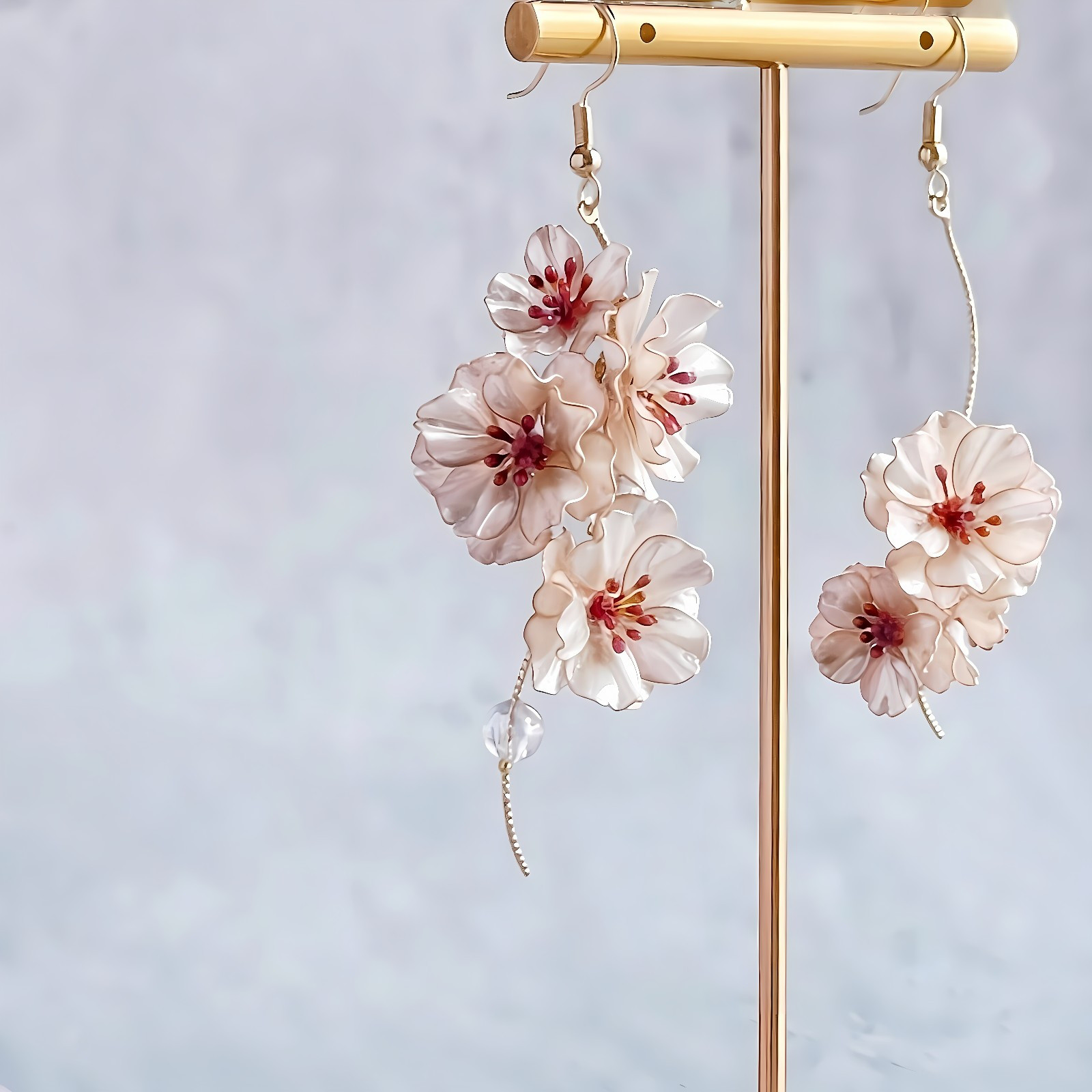 春を纏う桜のピアス・イヤリング｜上品な揺れ感大ぶりアシンメトリーアクセサリー