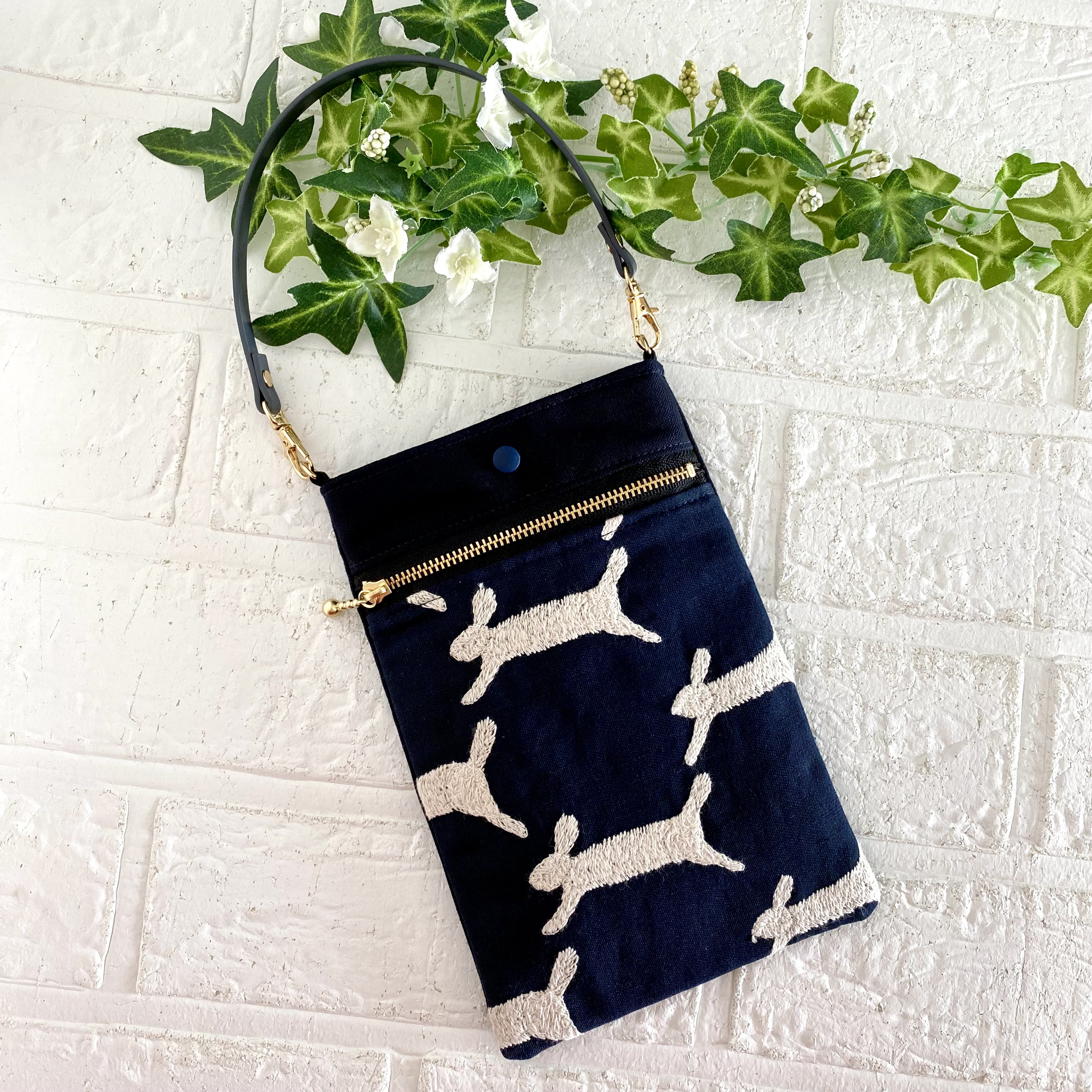 【再販】　ミナペルホネン　うさぎ　スマホポーチ　 minaperhonen