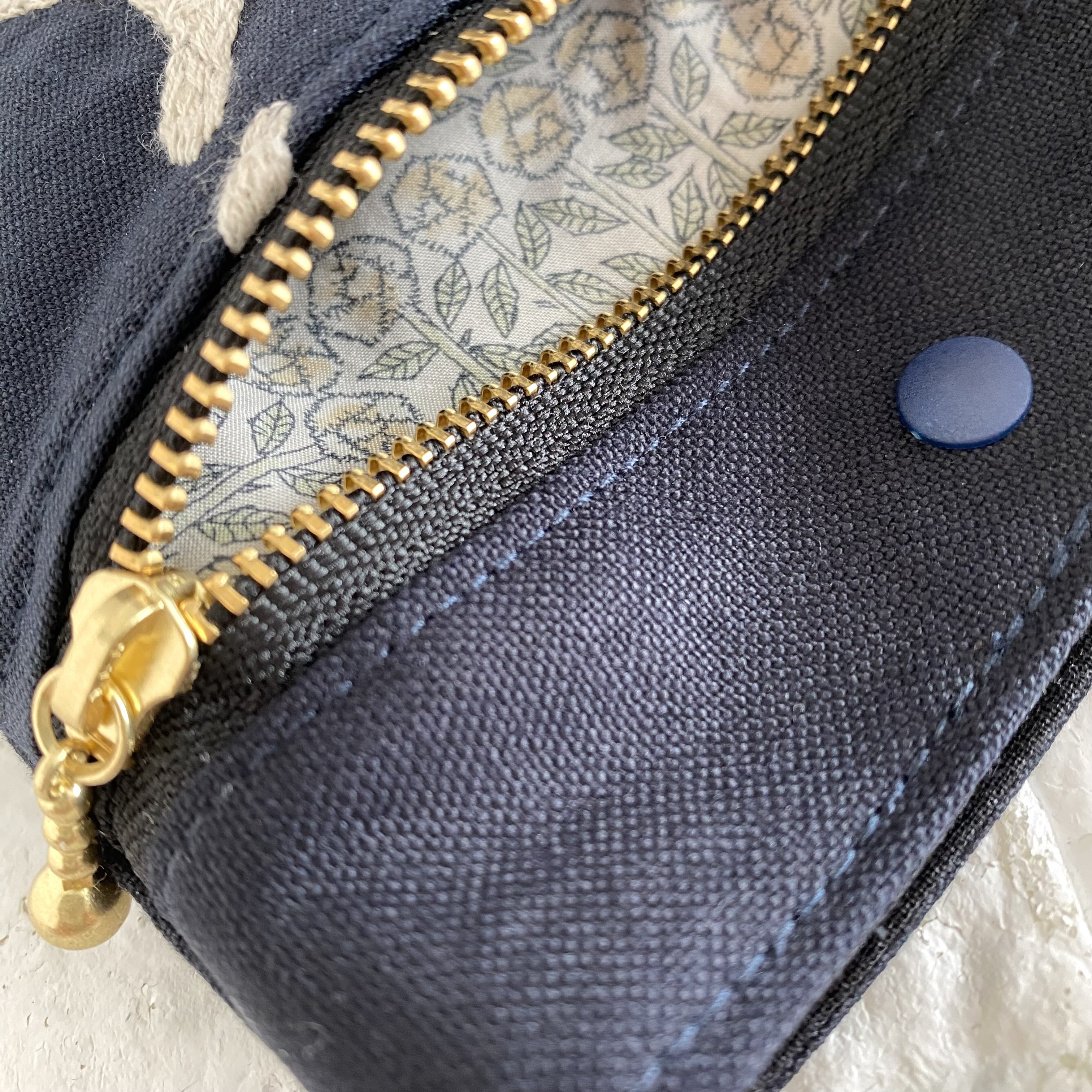 【再販】　ミナペルホネン　うさぎ　スマホポーチ　 minaperhonen