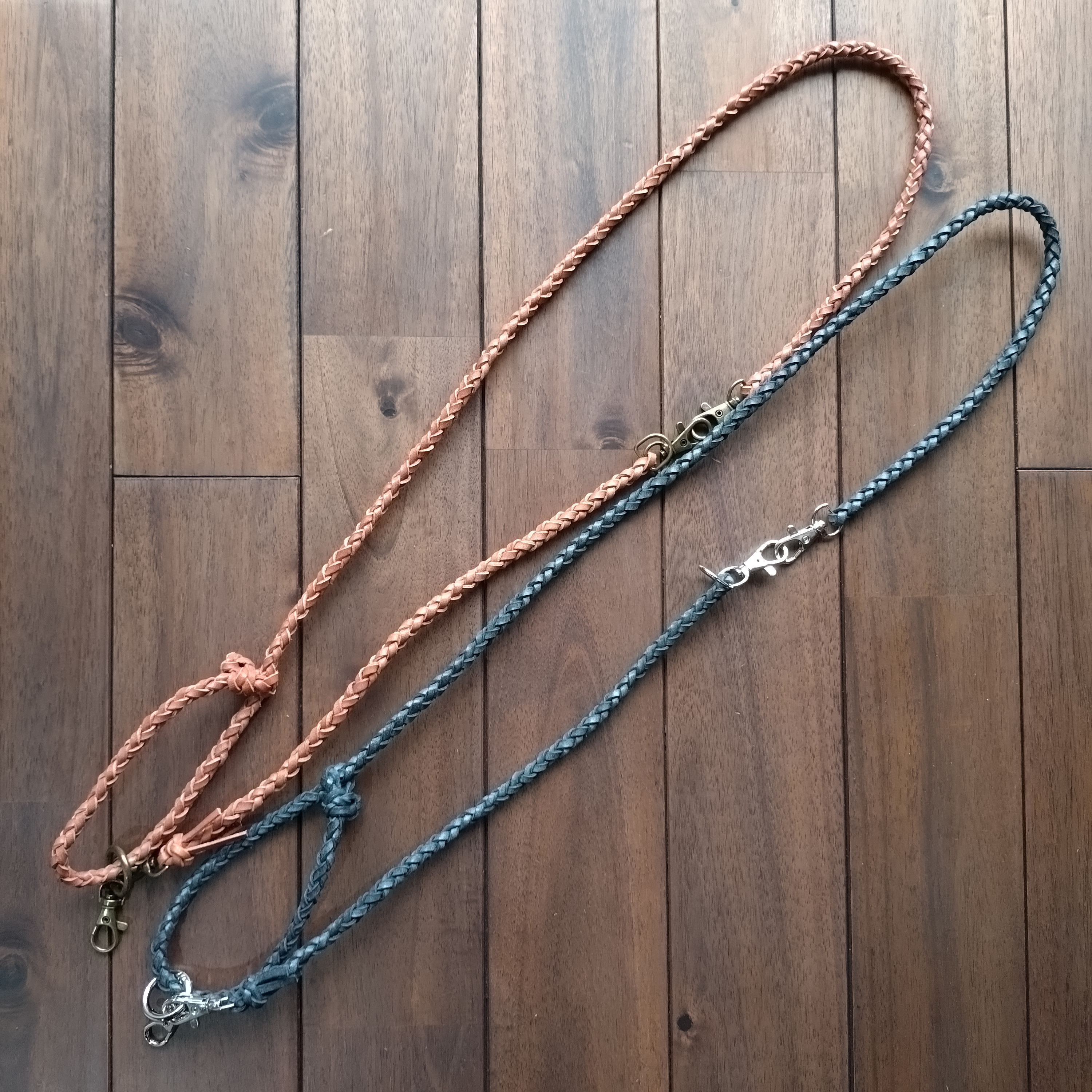 【長さ調節可】3wayレザー編み込みスマホストラップ《ブラウン》　ショルダー＆ネック＆ハンド　ロロマレザー