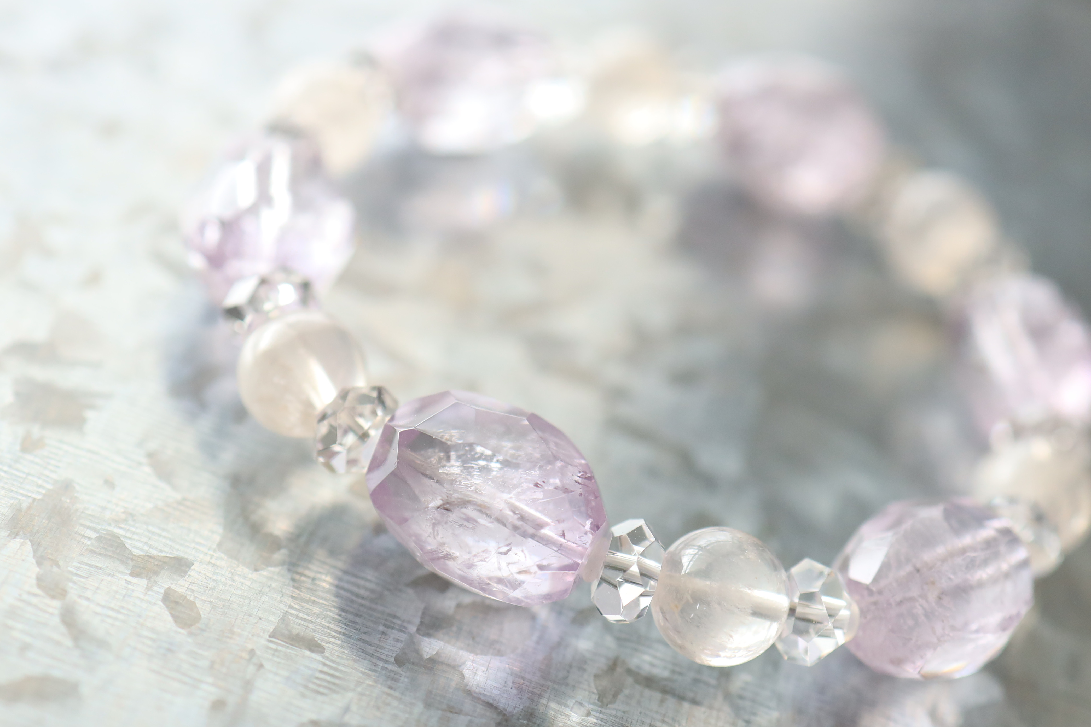 …☆プレミアムブレス☆ピンクアメジスト：約15×11ミリ＆セリサイトインローズクォーツ：9ミリ☆…