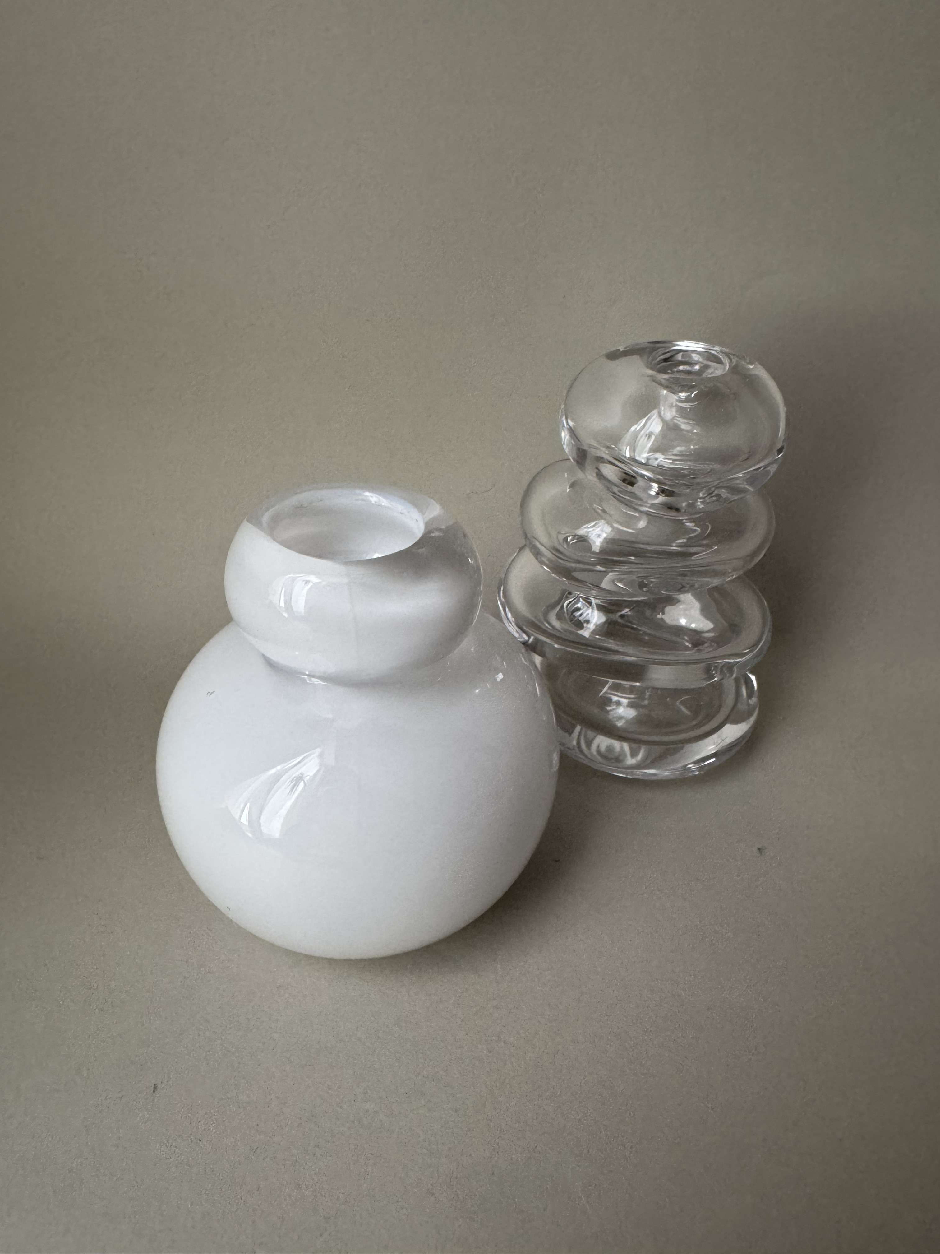 white pukkuri flower base