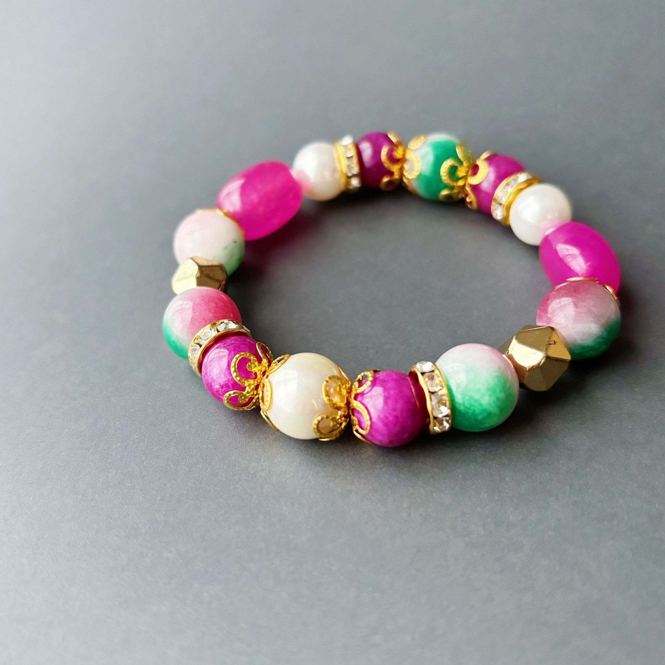 異国の花、南国の春ーエキゾチック天然石ブレスレット/ピンクジェイド×花染め翡翠×貝パール×ヘマタイト×ピンクカルセドニー