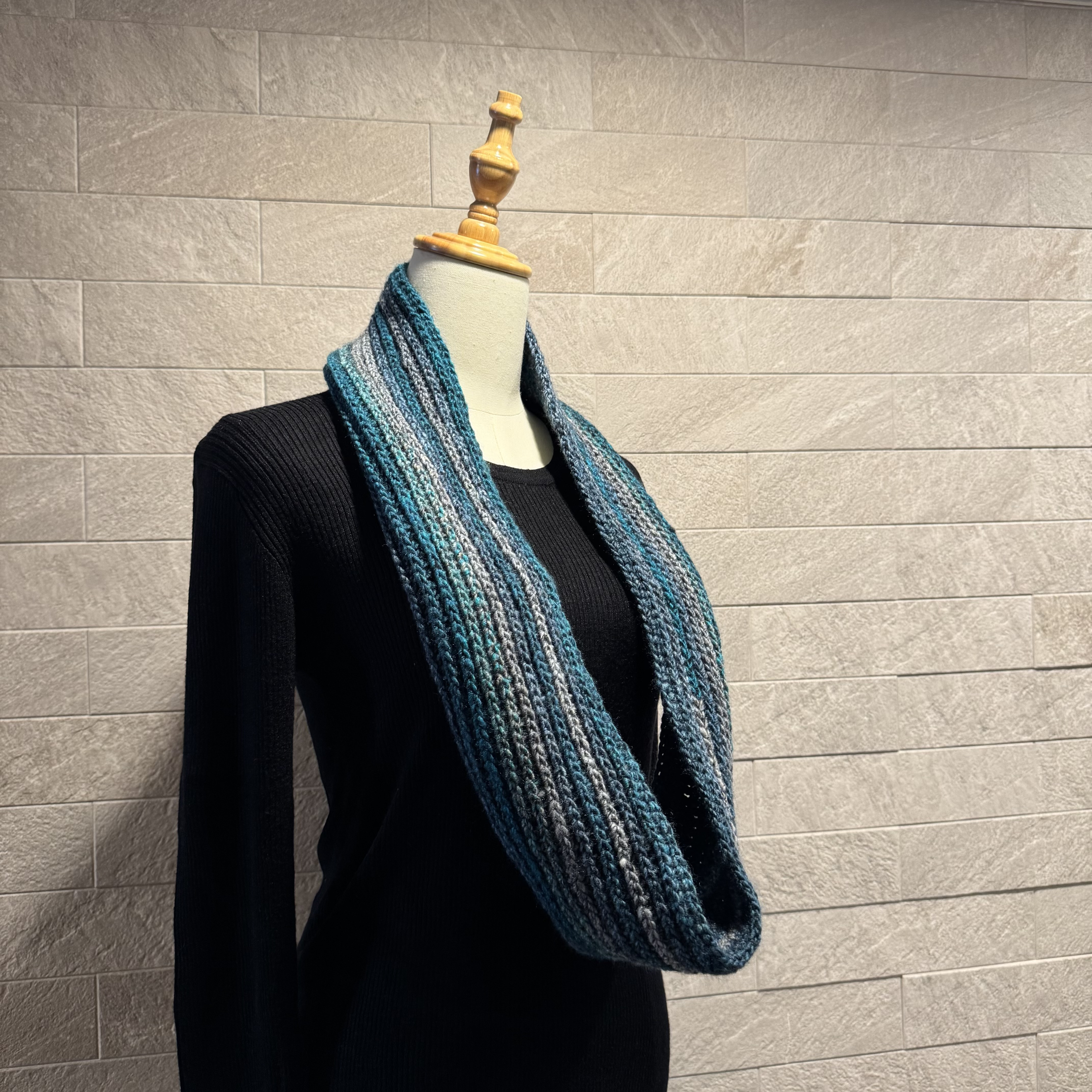 【手編み】スヌード　マフラー　段染め　毛糸　男女兼用　秋冬春