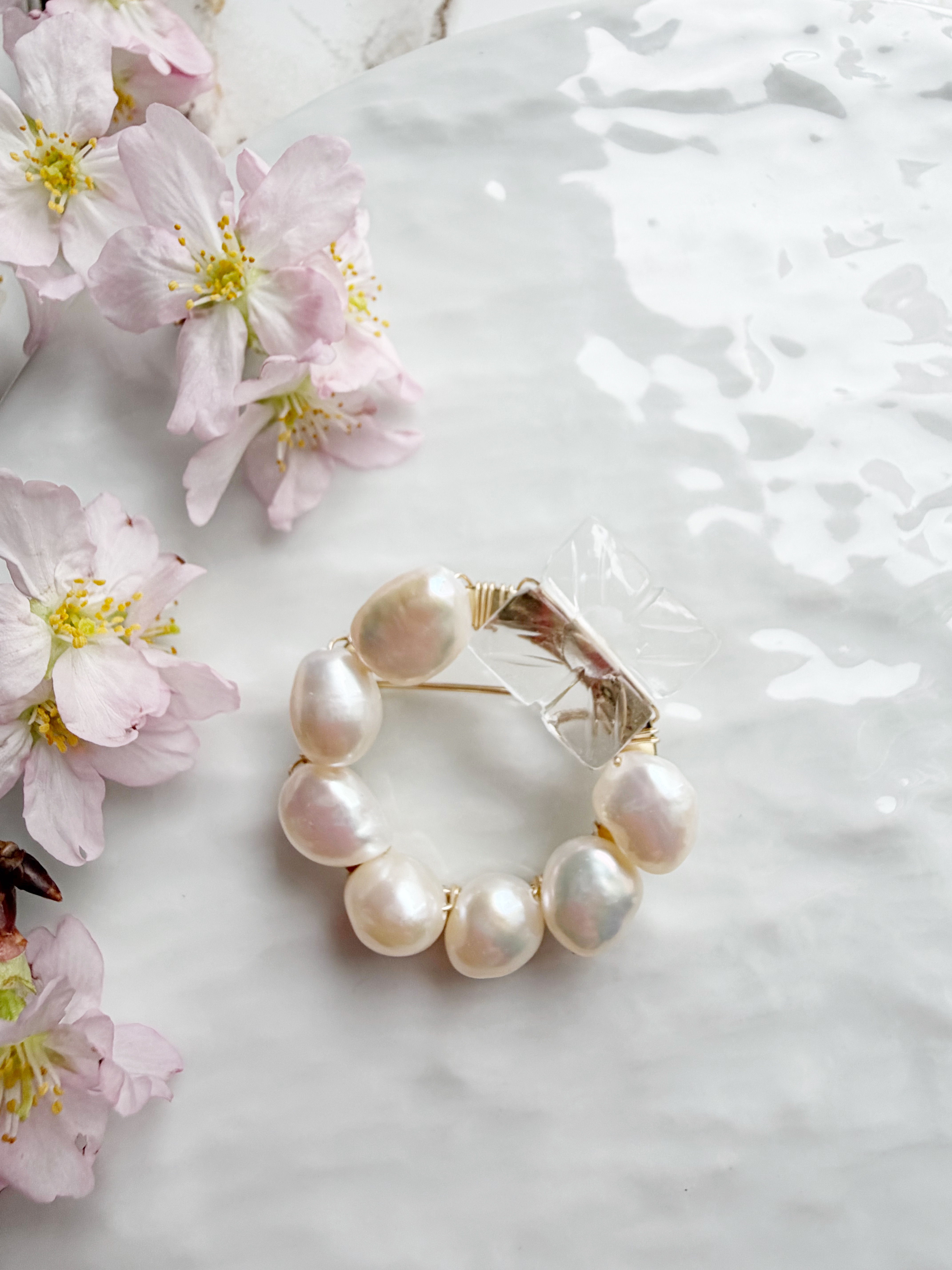 カランコエカット水晶 淡水パール 思い出ブローチ Sサイズ