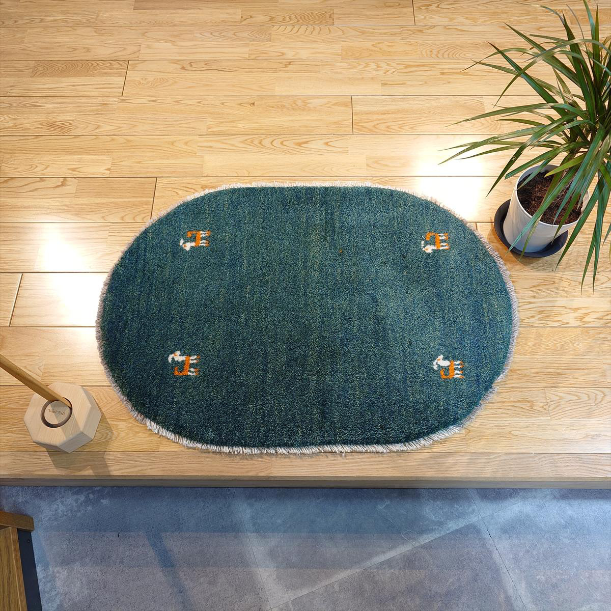 ペルシャ　ギャッベ　楕円形　小判型　玄関マット　ラグ　87Φ60㎝　濃い緑色　RJ12595