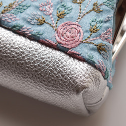 印度絲帶刺繡和牛皮眼鏡盒兼筆盒，兔子圖案，天藍色 第3張的照片