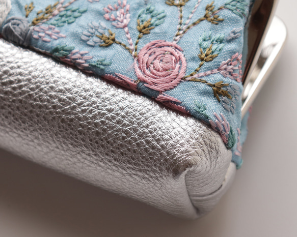 印度絲帶刺繡和牛皮眼鏡盒兼筆盒，兔子圖案，天藍色 第3張的照片