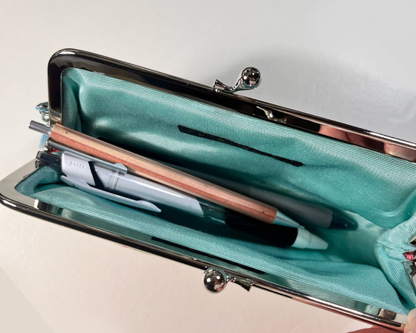 印度絲帶刺繡和牛皮眼鏡盒兼筆盒，兔子圖案，天藍色 第6張的照片