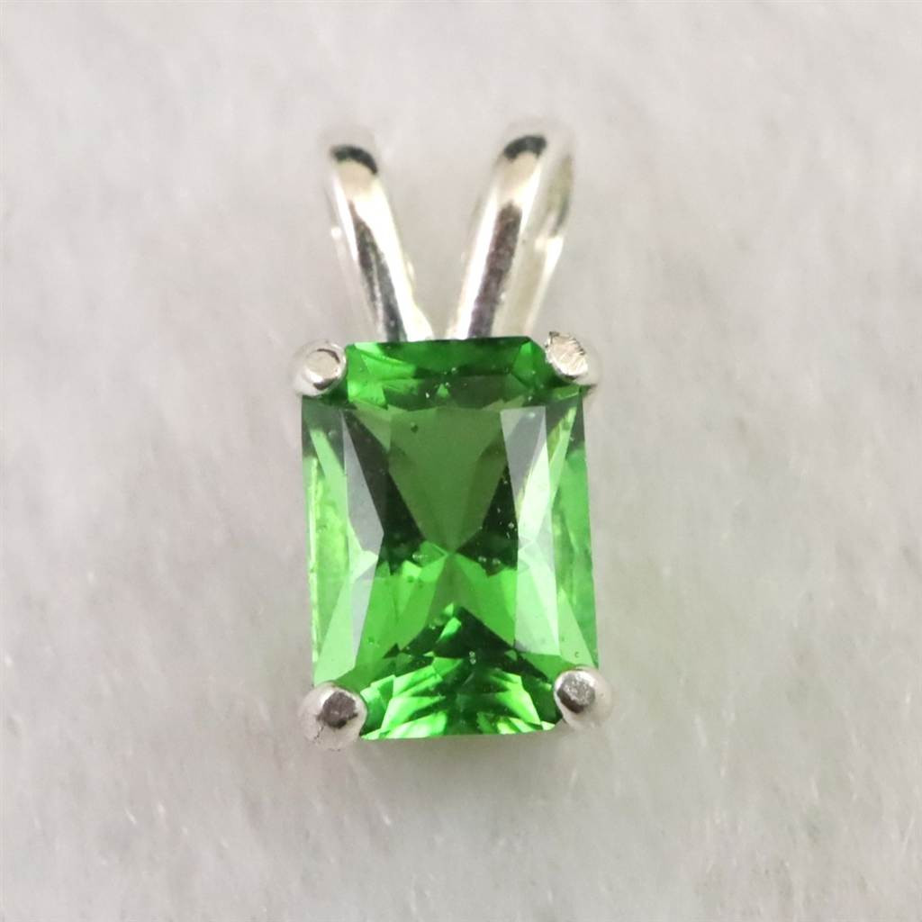 H&E社 ガイアストーン 7mmレクタングル ペンダント 0.7g #31658