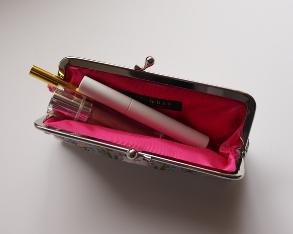 印度絲帶刺繡和牛皮眼鏡筆套，兔子圖案，灰色 第6張的照片