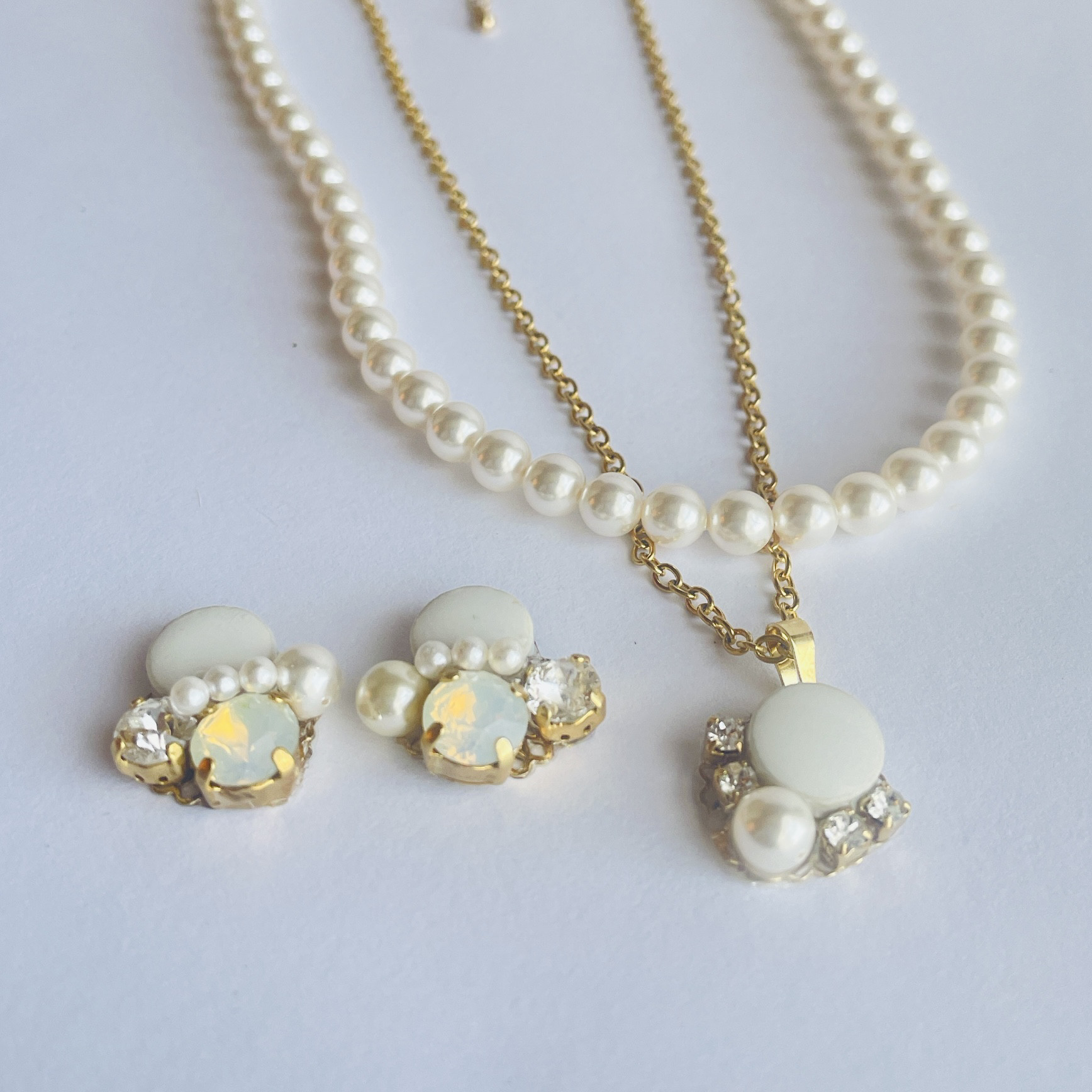 【入学式・卒業式・母の日】 白い美濃焼タイル 2wayダブルネックレス ・クリスタルビジューピアス　アクセサリーセット