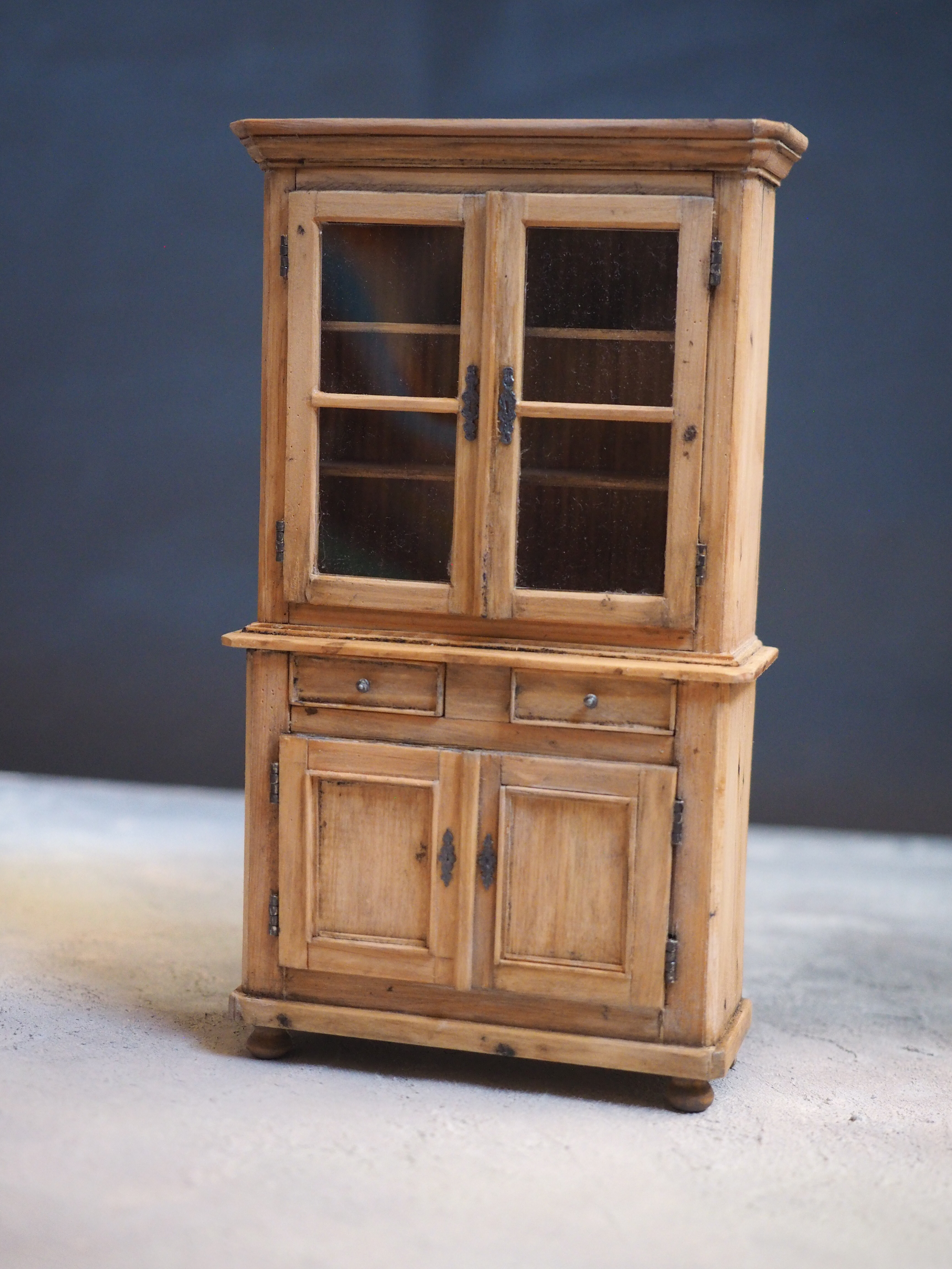 ミニチュア  キャビネット　1/12 　完成品　ドールハウス　フランス　アンティークキャビネット　家具　　キャビネット