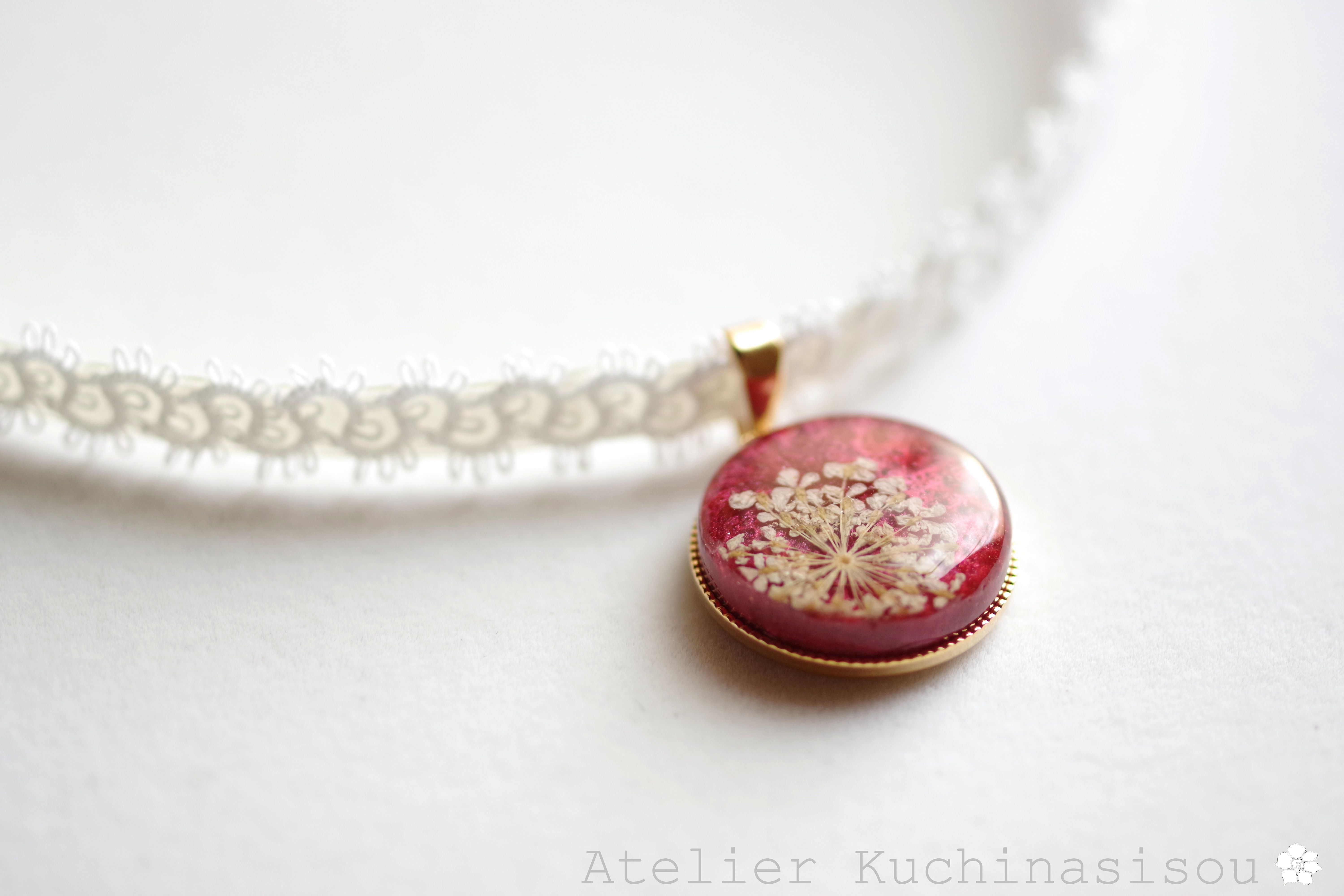 【受注製作】レジンアート　ラウンドモチーフとタティングレースとサテンリボンのチョーカー〈噂の貴女〉