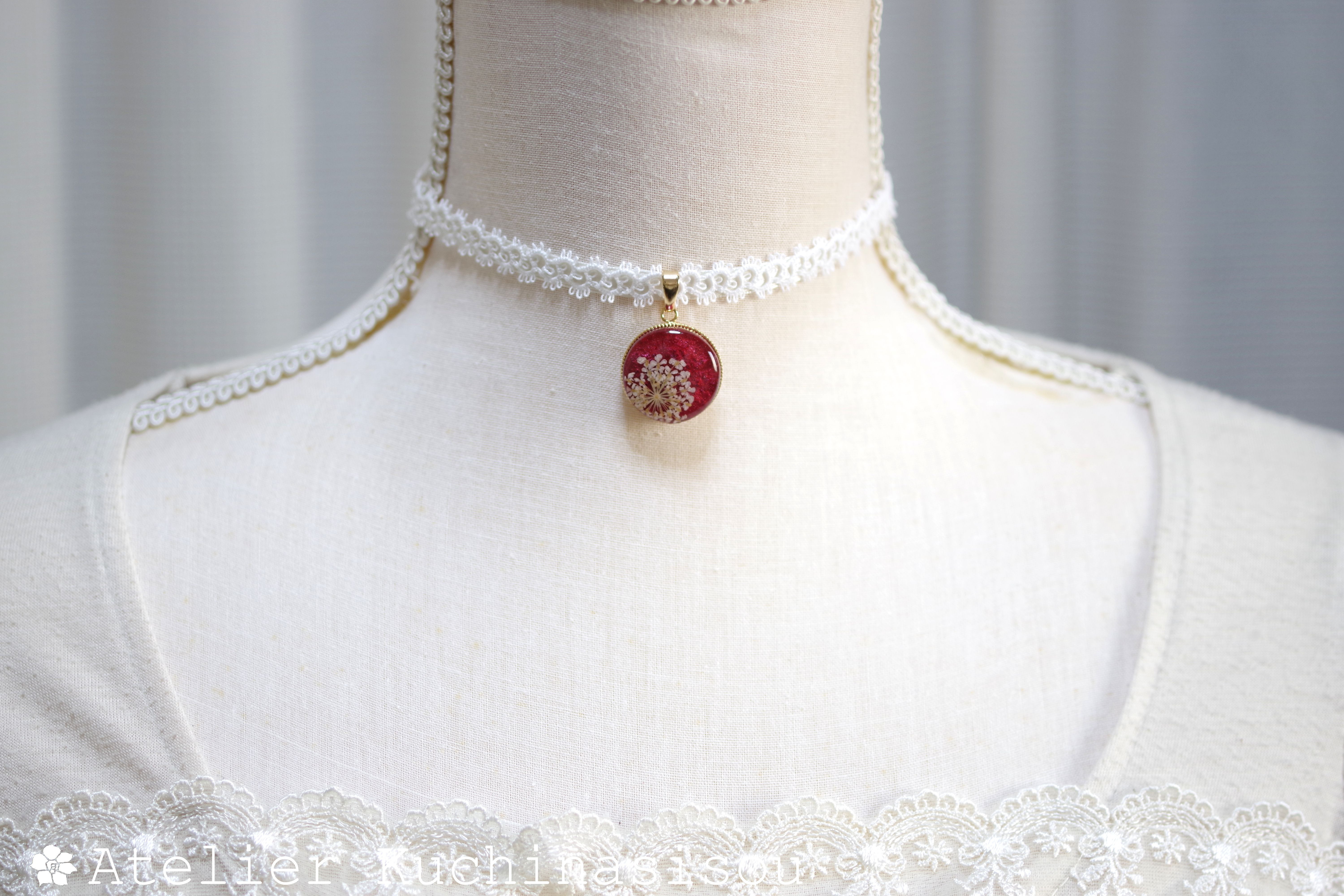 【受注製作】レジンアート　ラウンドモチーフとタティングレースとサテンリボンのチョーカー〈噂の貴女〉