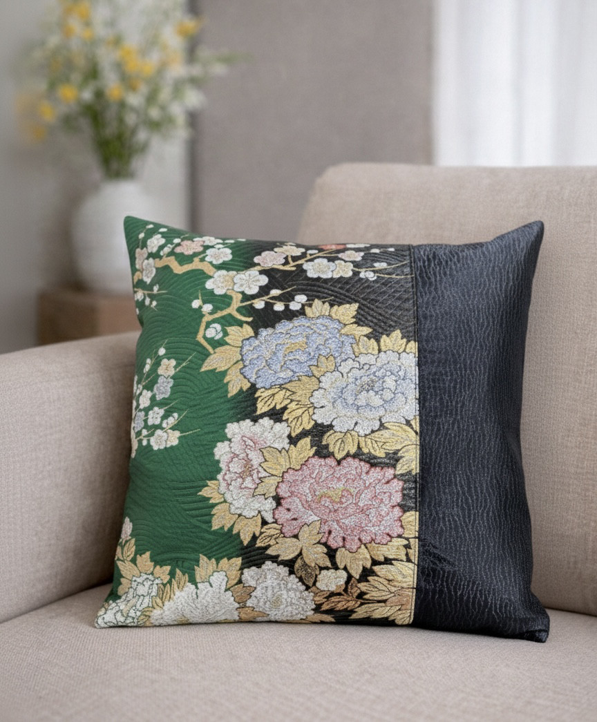 帯リメイククッションカバー / 鮮やかな深緑と牡丹の刺繍 / 和モダン・アップサイクル 45×45cm
