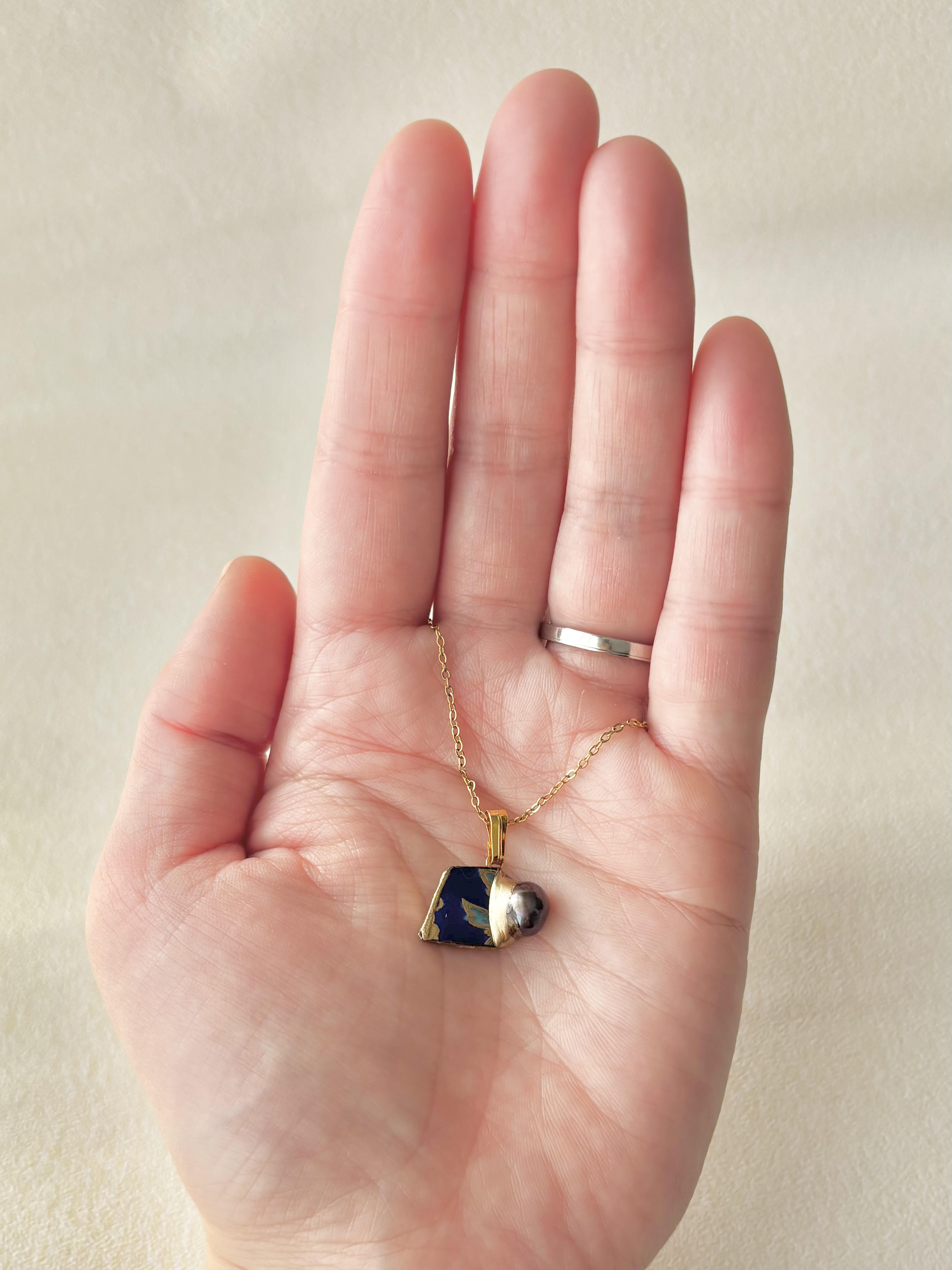 有田焼　金継ぎ　ネックレス　サージカルステンレスチェーン　アレルギー対応　18K　リーフ柄　淡水パール　伝統工芸#479