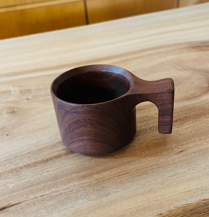【☆人気です】ちょっと小ぶりな 木製マグカップ　ウオールナット