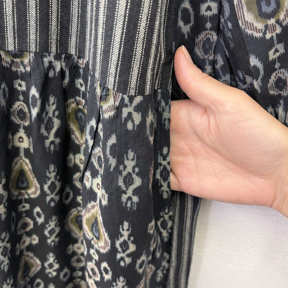 一款層疊式、不太甜美的拼接洋裝（26s-01）黑色 第8張的照片