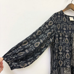 一款層疊式、不太甜美的拼接洋裝（26s-01）黑色 第6張的照片