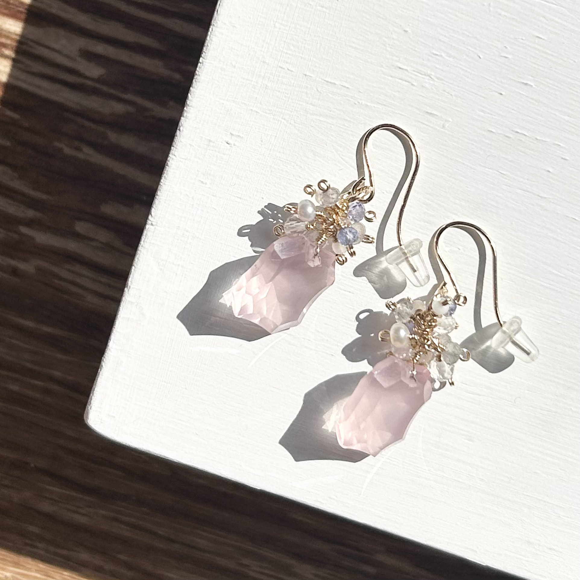 ローズクォーツのフックピアス(K14GF)