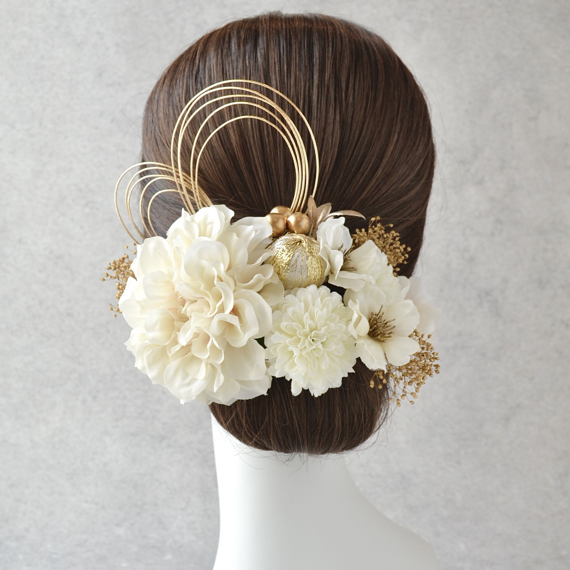 【白無垢・成人式に　優雅なダリアの髪飾り｜オフホワイト・白・ゴールド】色打掛　結婚式　卒業式　袴　和装　振袖　水引　淡色