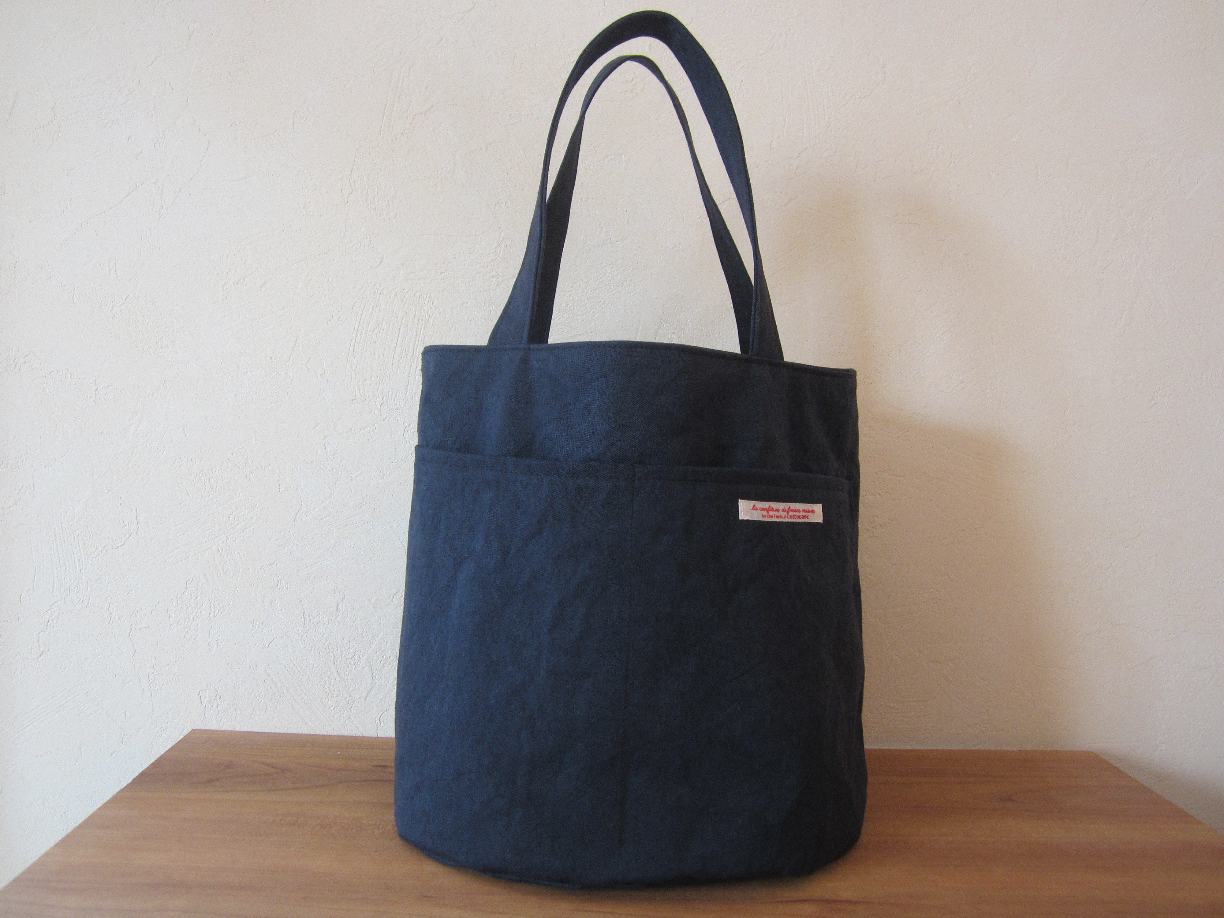 手仕事が生んだ天日干しコットンバッグ　　　紺色