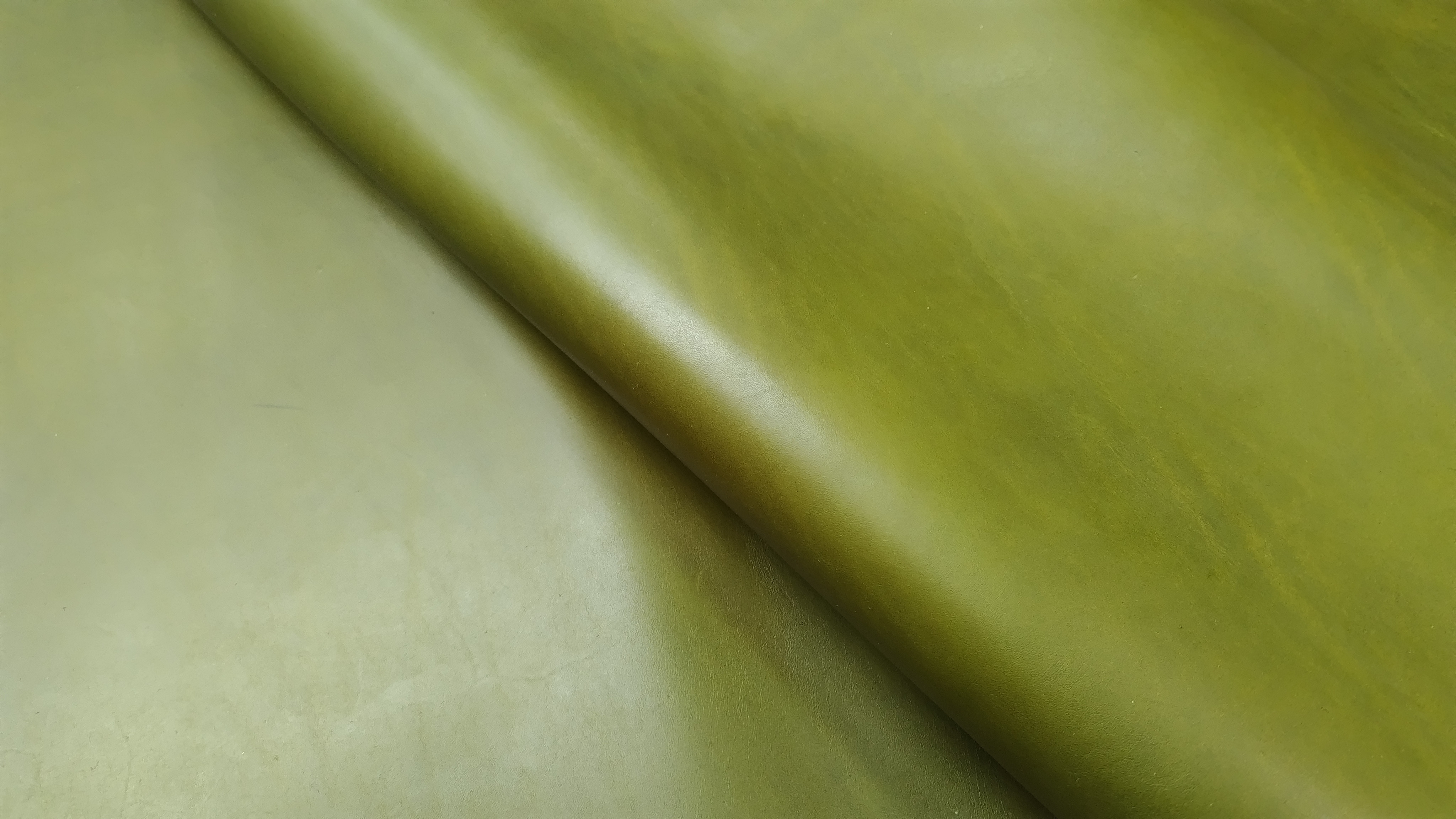 ベジタブルレザー　ライトグリーン系　180デシ程度　2.0ｍｍ