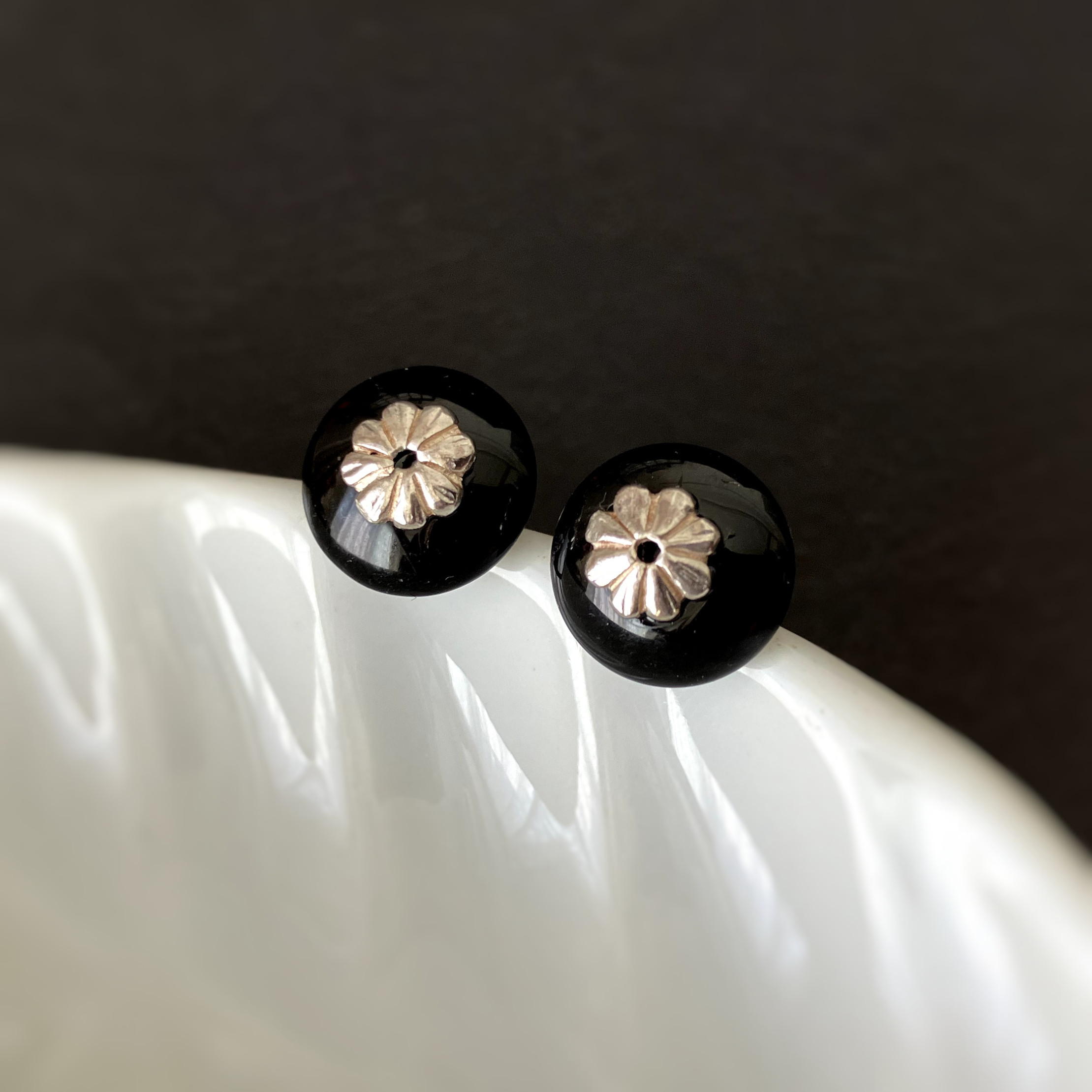 デイジーのピアス - silver*onyx