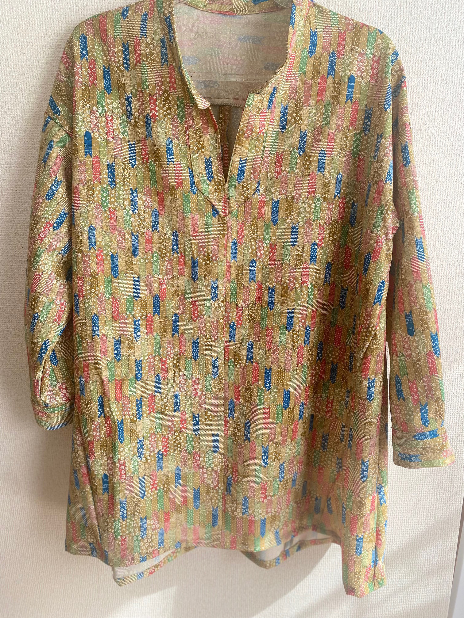 着物リメイク　小紋のスリットネックのチュニック