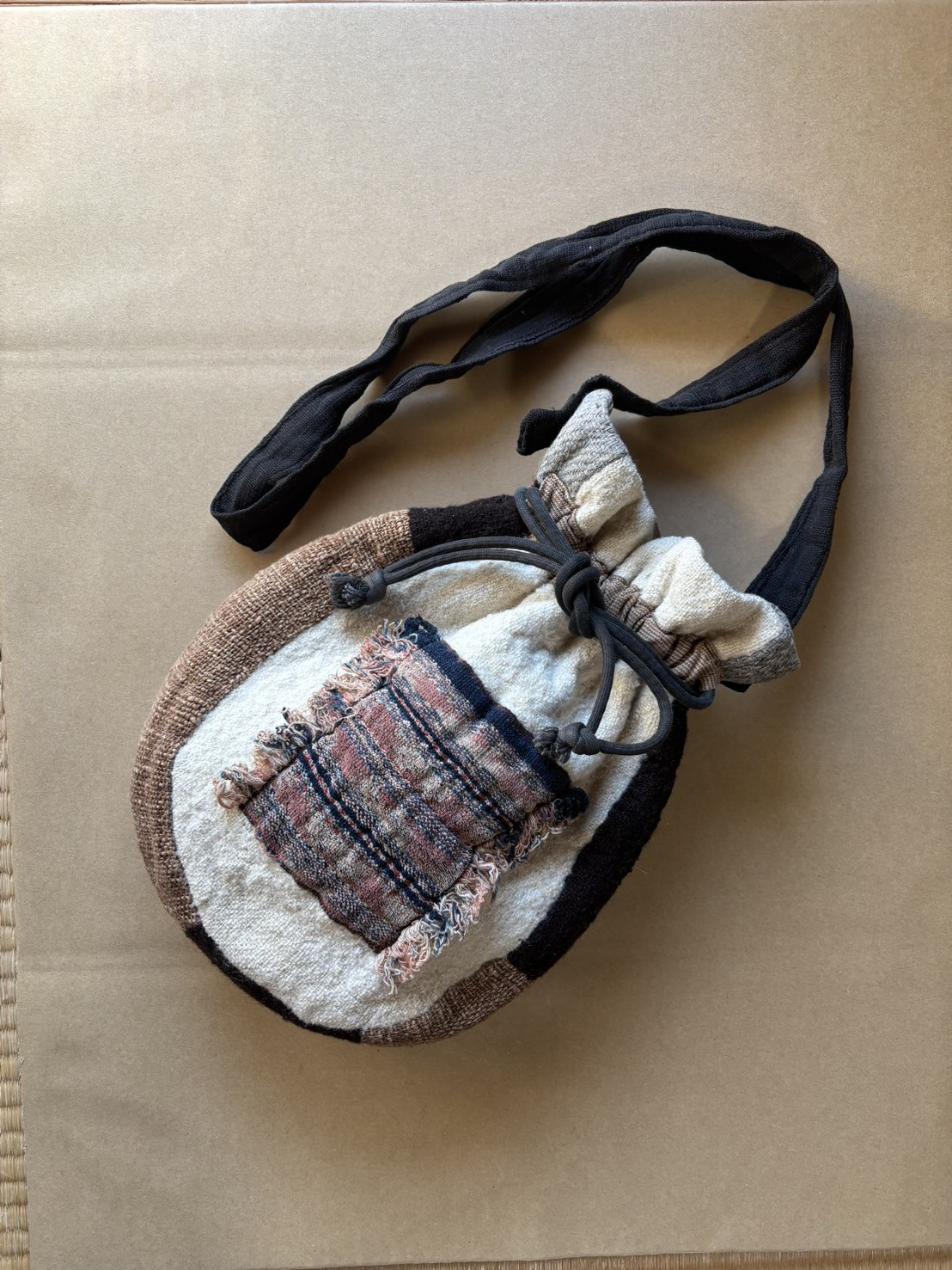 和モダン風リバーシブル巾着カバン 4,680円