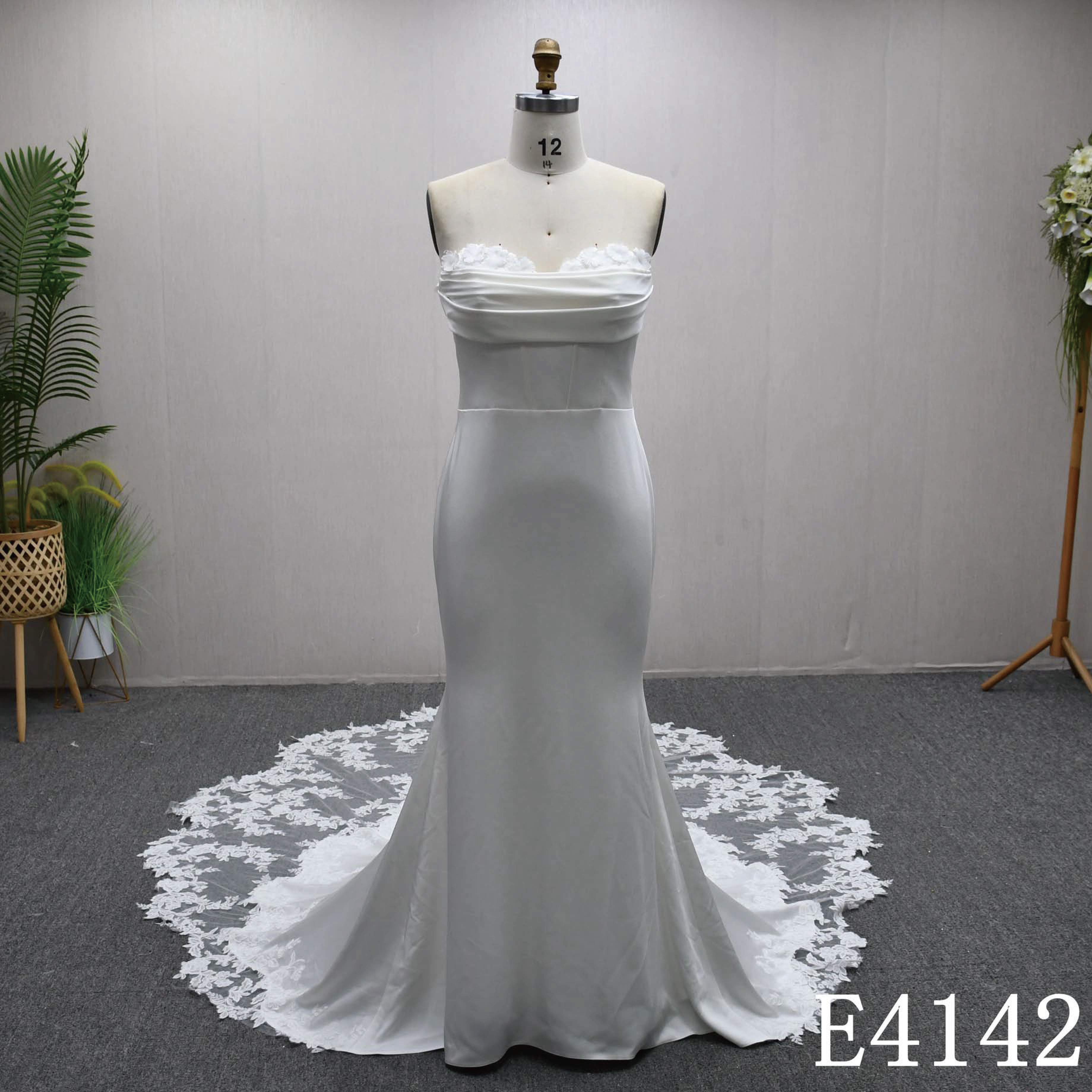 大人気上昇中　送料無料　サテン　白ホワイト　マーメイドドレス　ロングトレーン　目立つお洒落　パーティー音楽会コンテスト