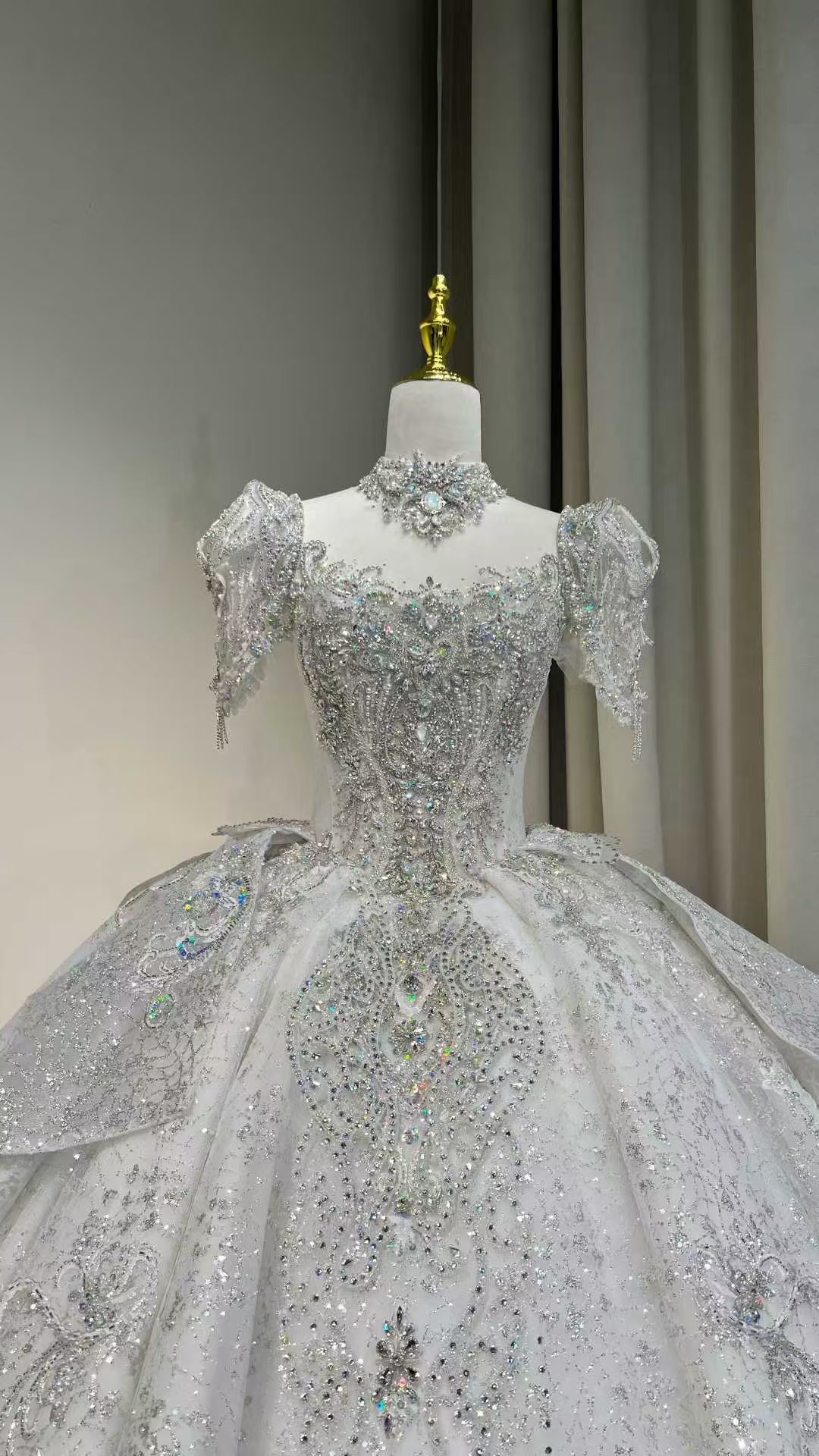 見逃さない　韓国スタイル　半袖　キラキラグッリタースカート　トレーン　魅惑の刺繍　優雅　トレーン　目立つ　ラメ入り結婚式