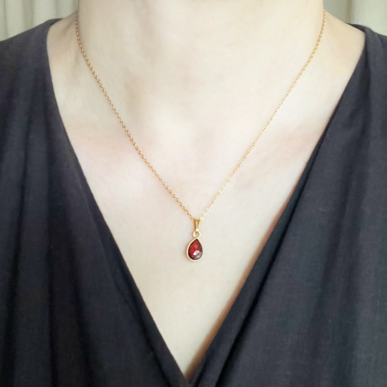 【実りの象徴】ガーネット一粒ネックレス 大人レッド １月誕生石 天然石 スキンジュエリー 金属アレルギー対応 4,200円