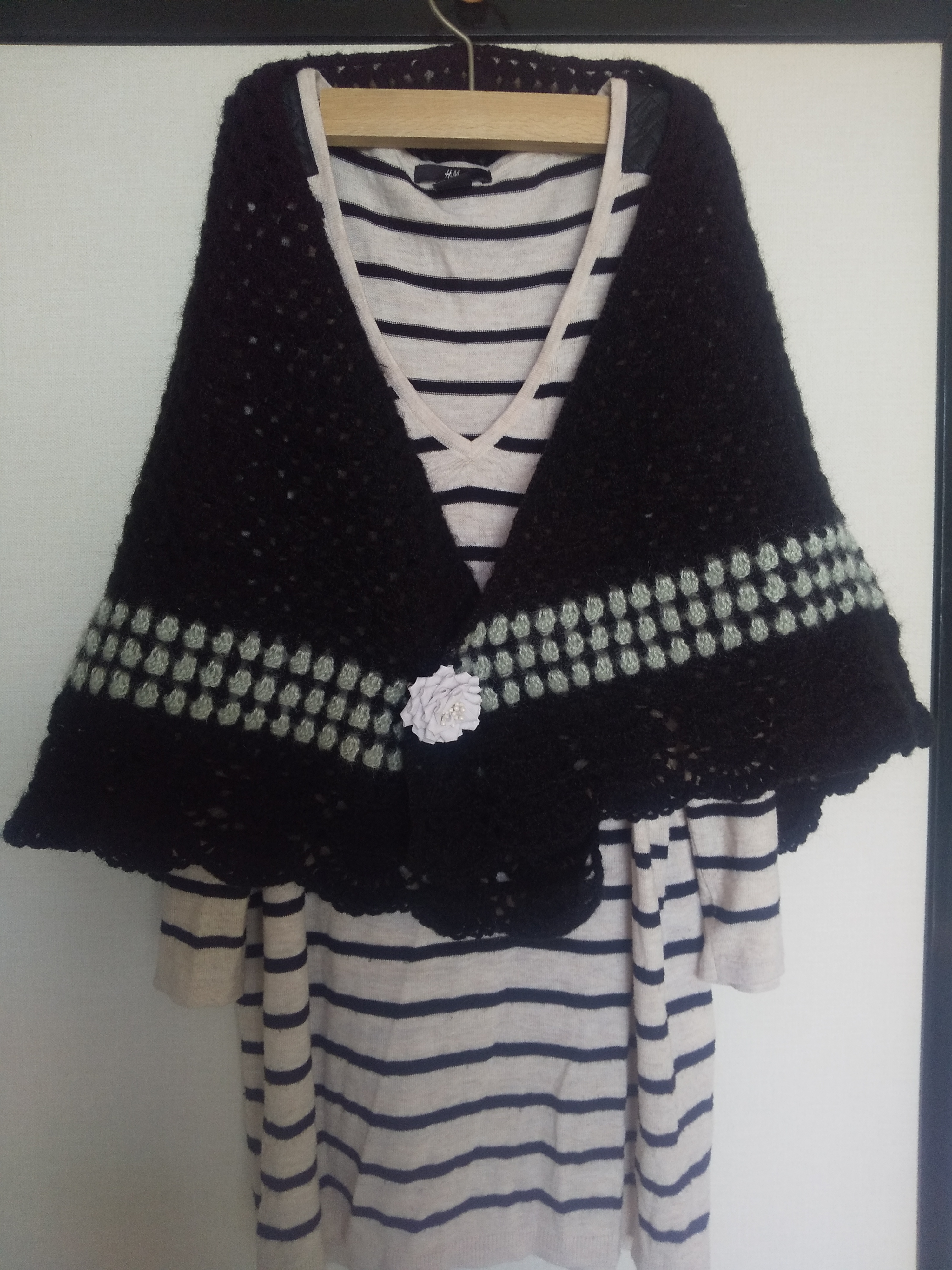 ふわふわモヘアの黒い三角ストール