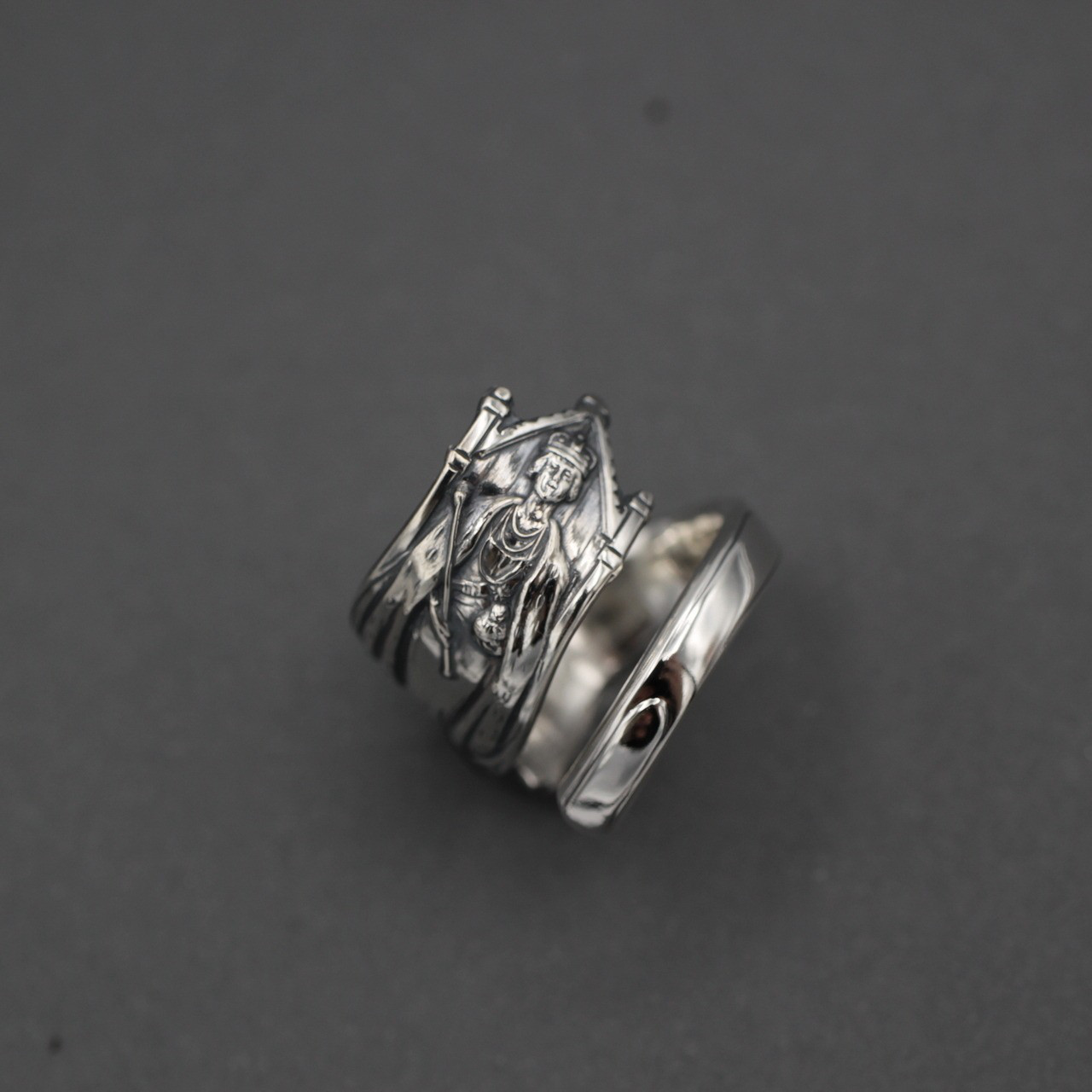 エリザベス女王の御前