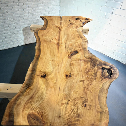 椨一枚板1720mm｜量感のある耳と穏やかな木理が美しい無垢天板 椨一枚板1720mm｜量感のある耳と穏やかな木理が美しい無垢天板