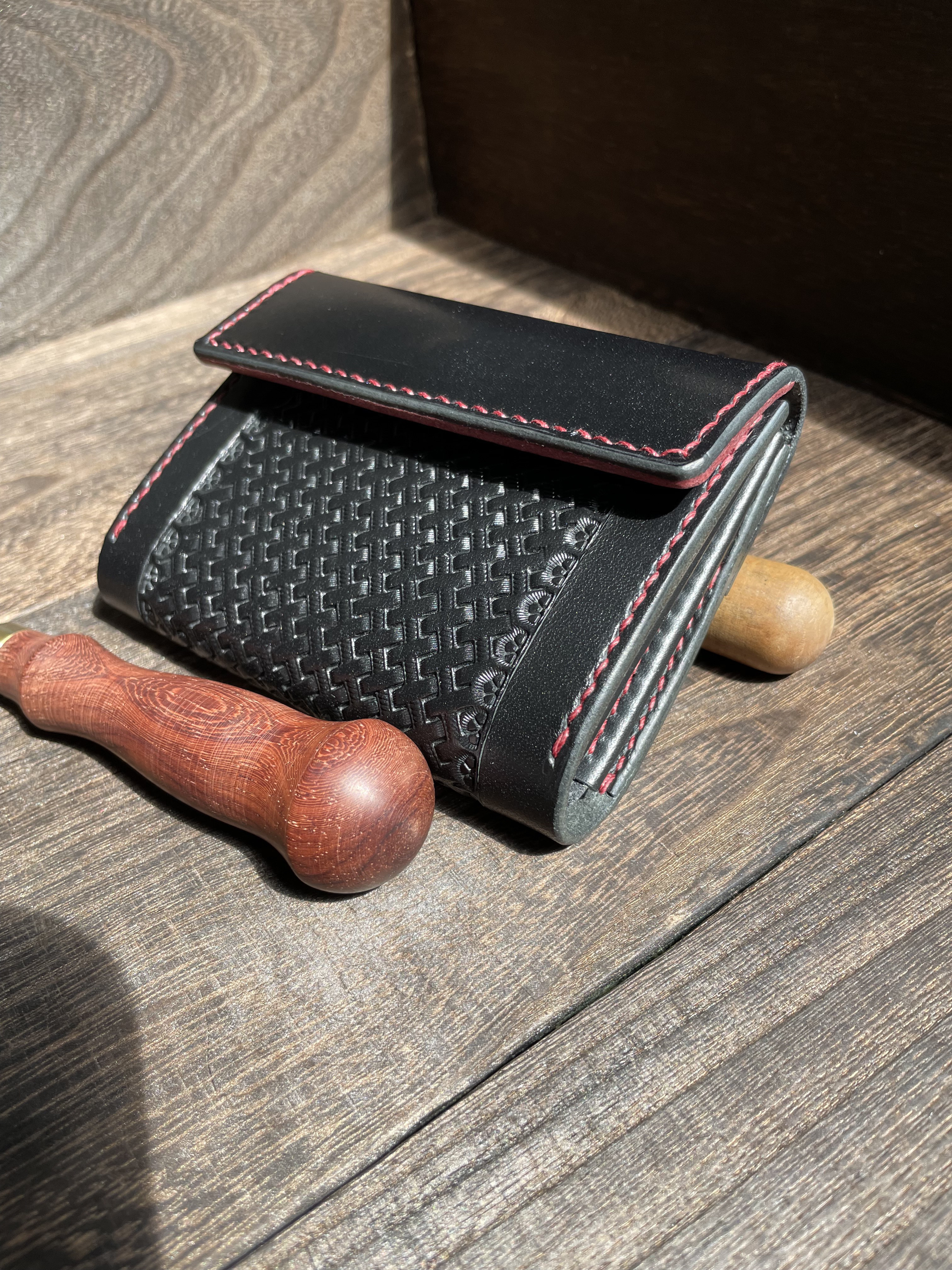 『after grow collection』　バスケット刻印　スマートウォレット　Black × Wine  本革