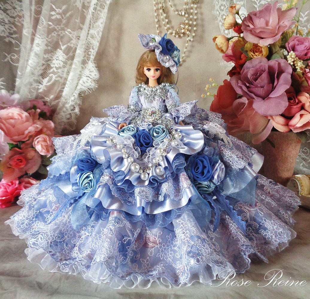 エリザベート王妃 夕霧のロンドン イノセントブルーのボリュームフリルドールドレス