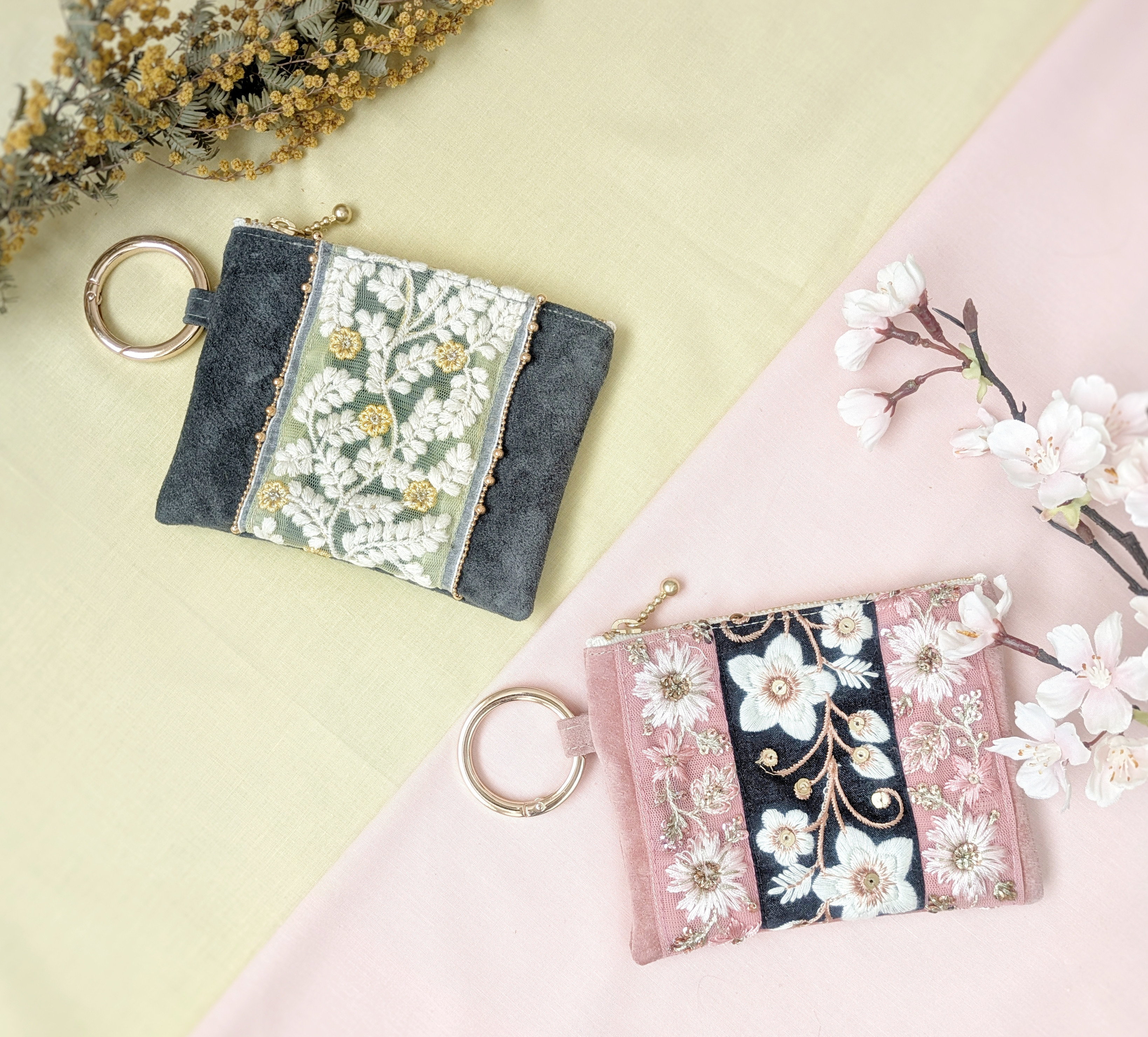 【桜＆ミモザset♡ 】本革スエード×インド刺繍リボン　大人のためのフラットminiポーチ　カラビナ付き